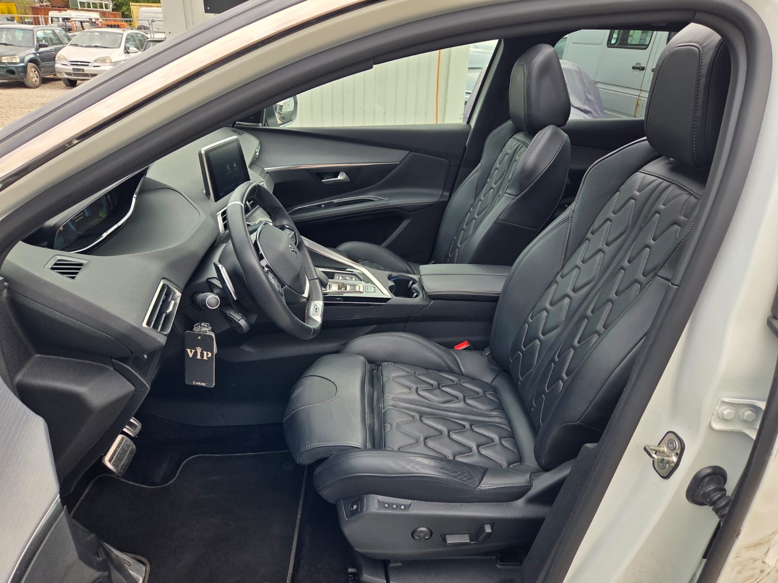 PEUGEOT 3008 300e Hybrid4 GT EAT8-image-8