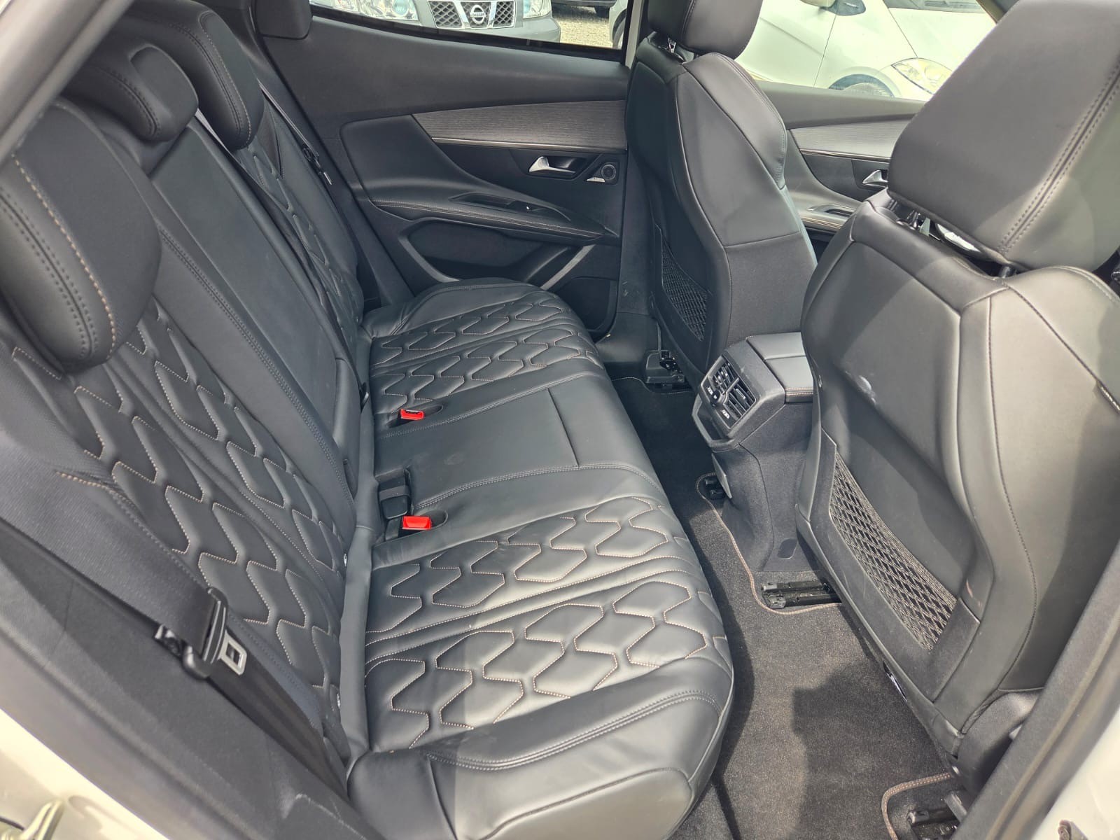 PEUGEOT 3008 300e Hybrid4 GT EAT8-image-14