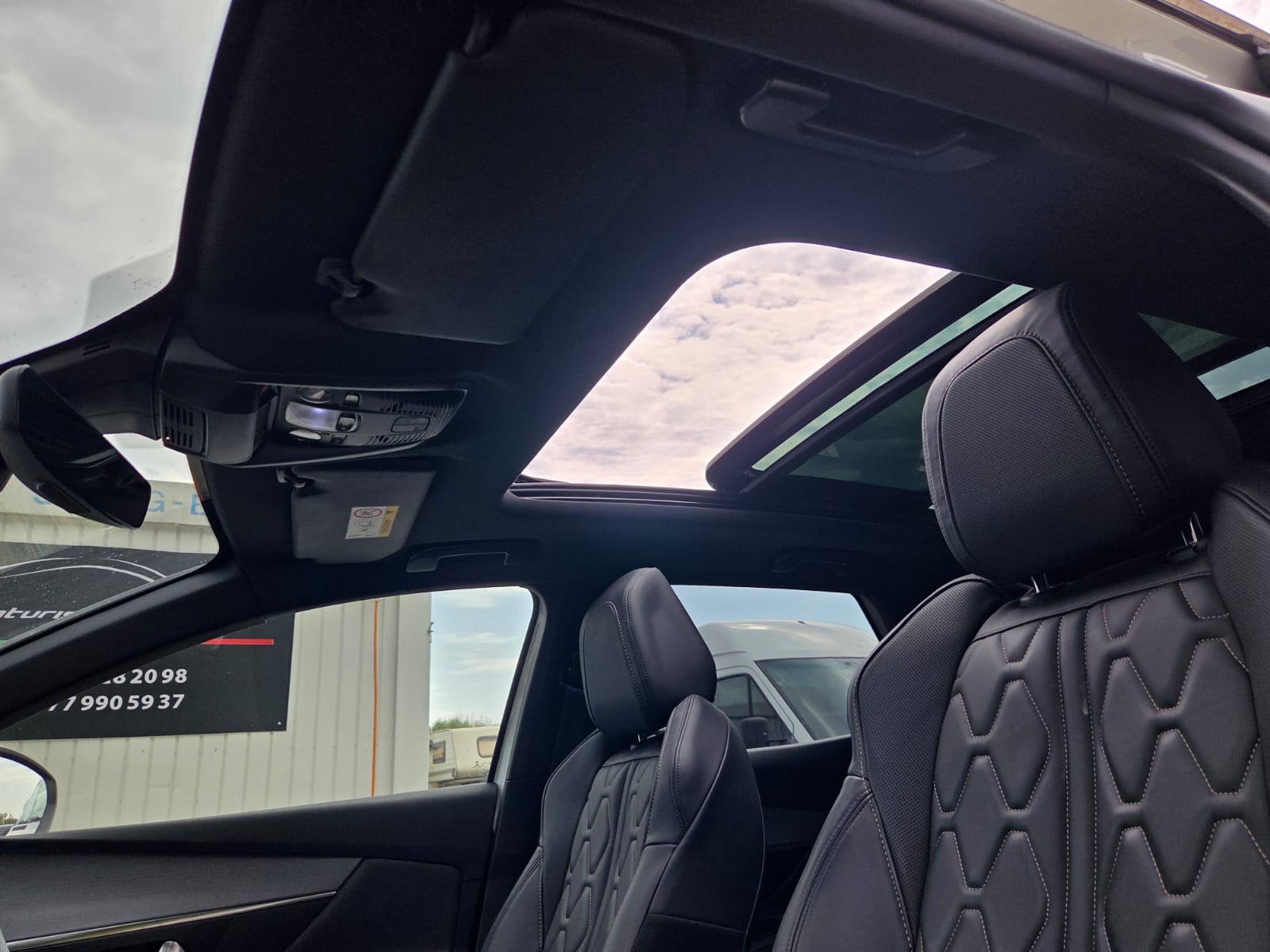 PEUGEOT 3008 300e Hybrid4 GT EAT8-image-9