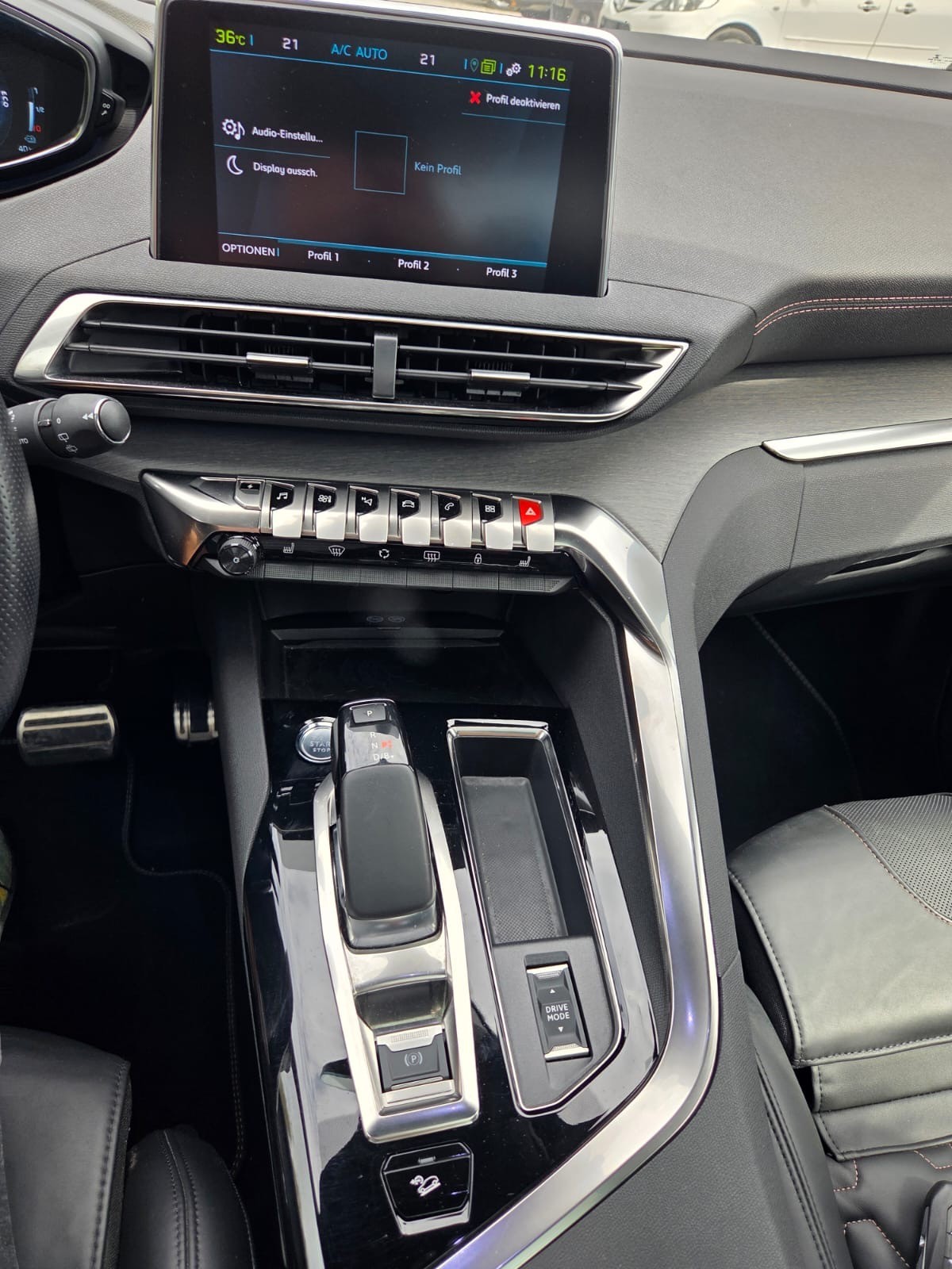 PEUGEOT 3008 300e Hybrid4 GT EAT8-image-15