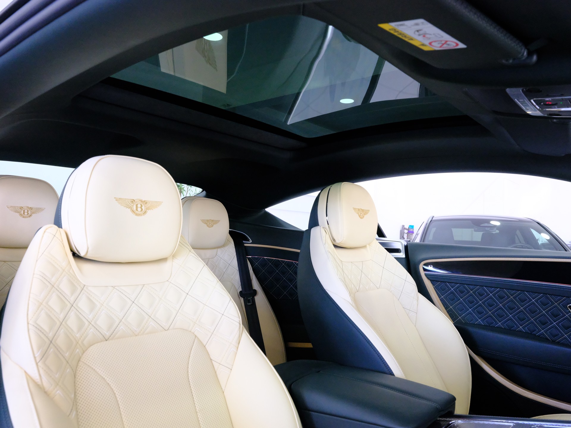 BENTLEY Continental GT 4.0 V8 Mulliner-image-17