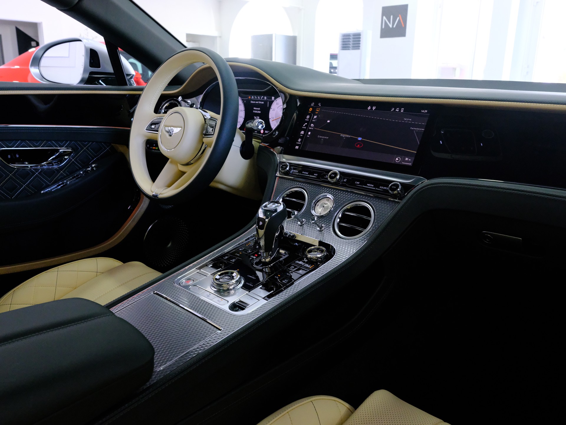 BENTLEY Continental GT 4.0 V8 Mulliner-image-15