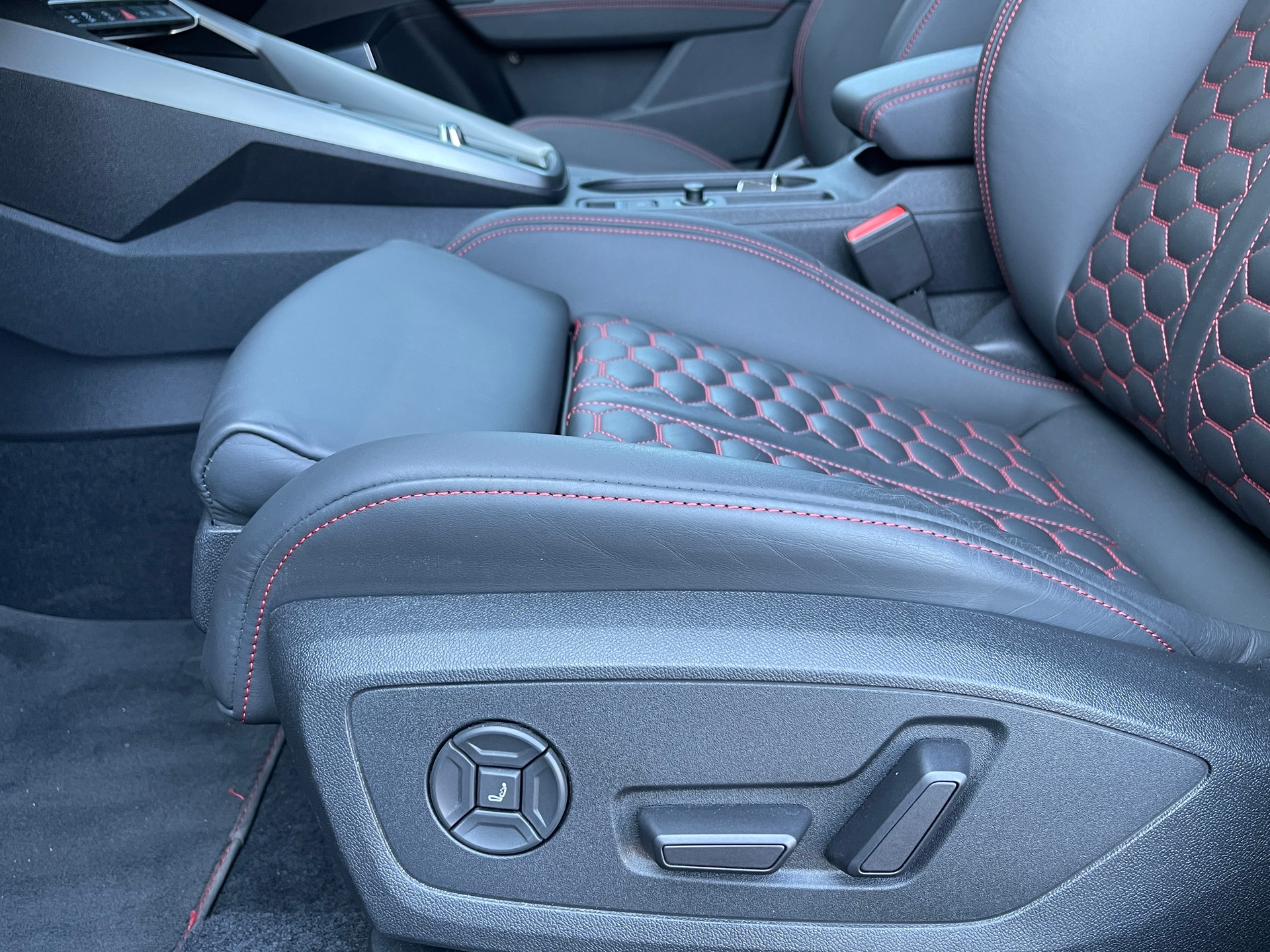 AUDI RS3 Sportback 2.5 TSI quattro S-tronic-image-9