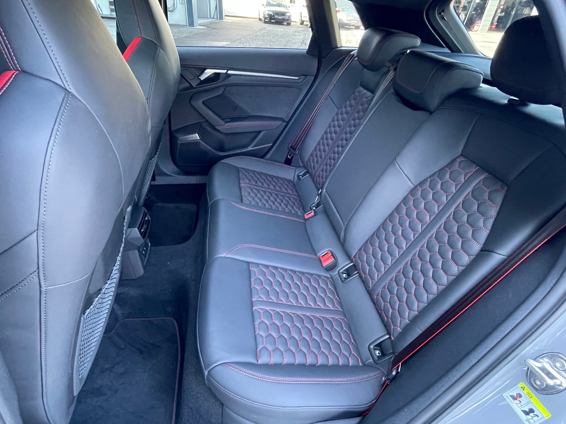 AUDI RS3 Sportback 2.5 TSI quattro S-tronic-image-10