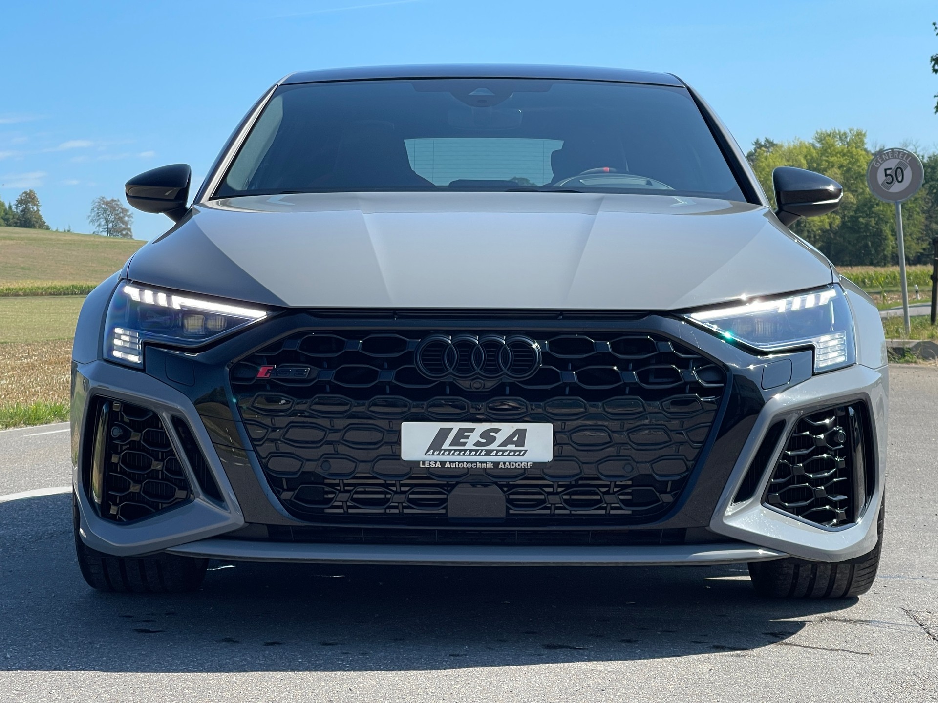 AUDI RS3 Sportback 2.5 TSI quattro S-tronic-image-3
