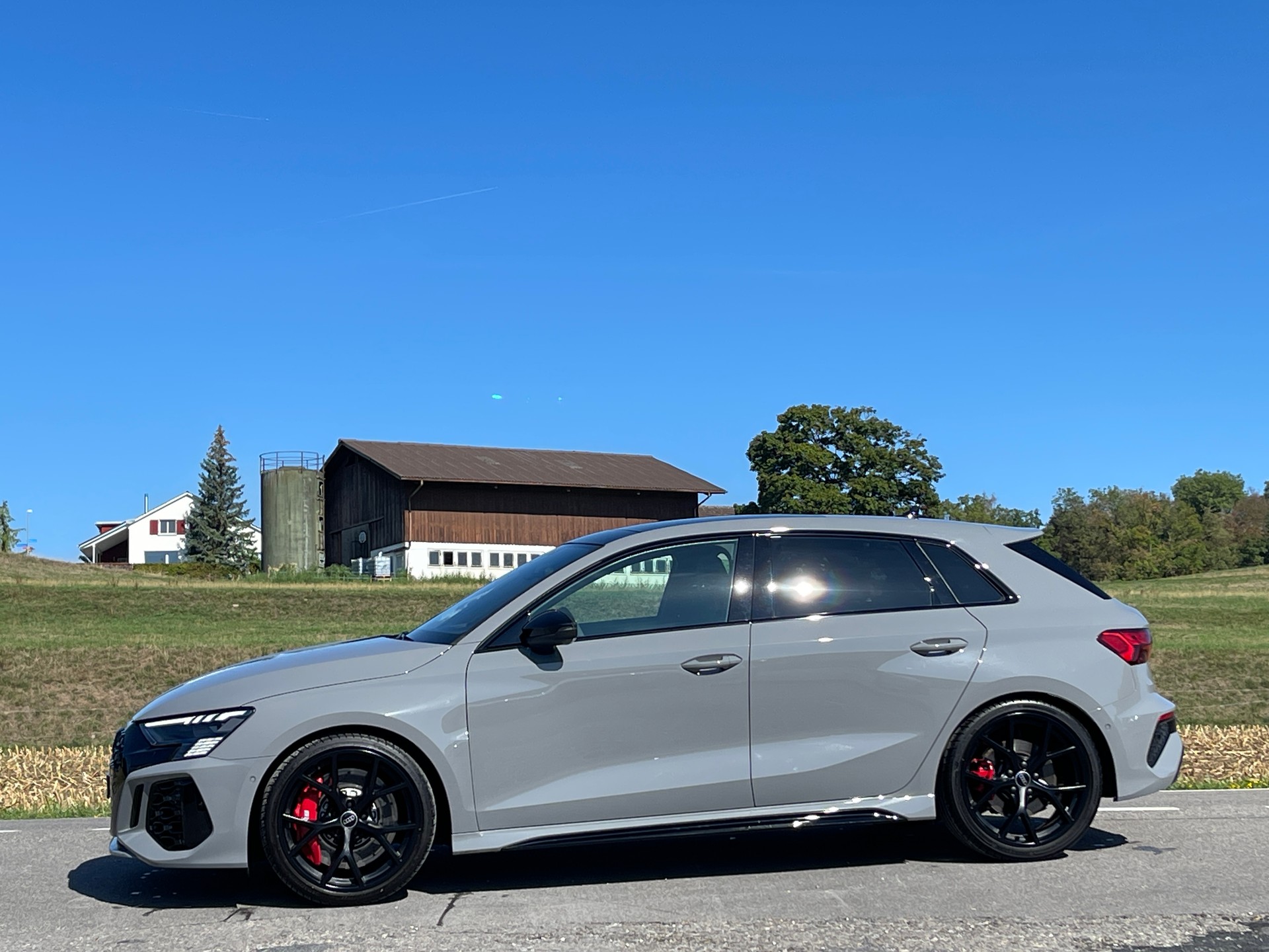 AUDI RS3 Sportback 2.5 TSI quattro S-tronic-image-1