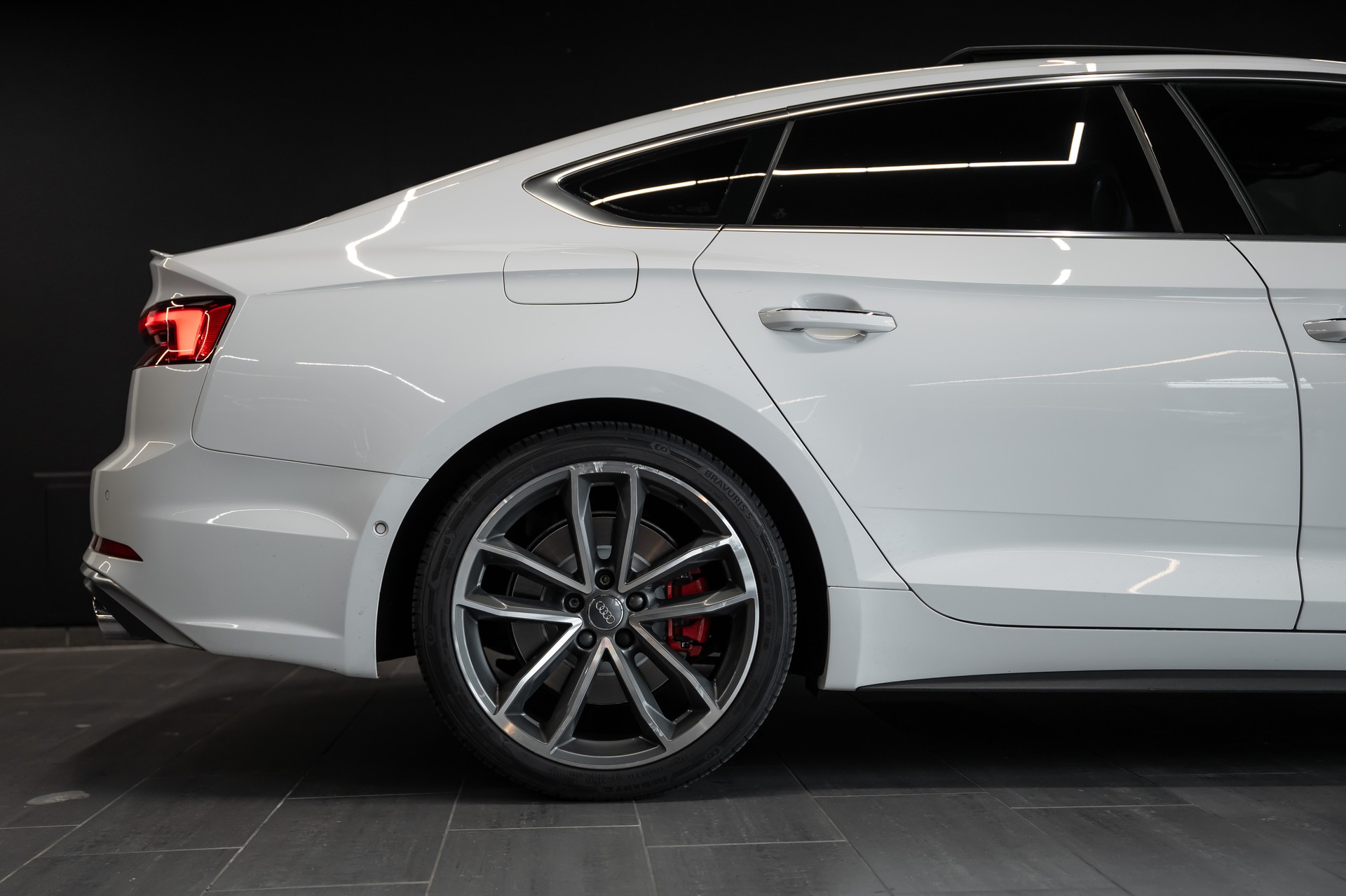 AUDI S5 Sportback 3.0 TFSI quattro tiptronic / CH Fahrzeug / Carbon Package / Head Up / Pano Dach / 8 Fach-image-4