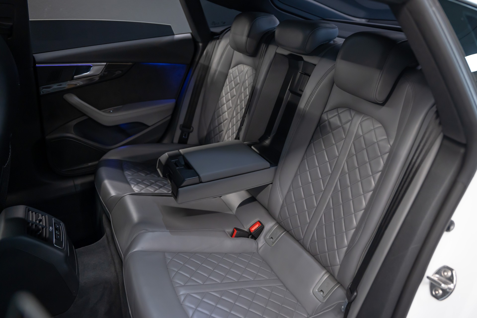 AUDI S5 Sportback 3.0 TFSI quattro tiptronic / CH Fahrzeug / Carbon Package / Head Up / Pano Dach / 8 Fach-image-12