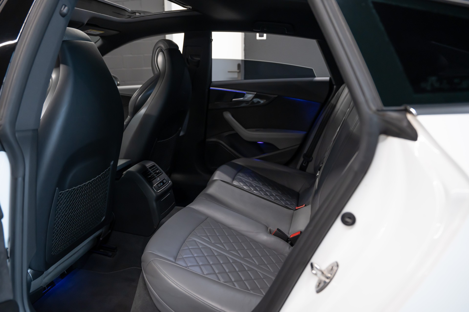AUDI S5 Sportback 3.0 TFSI quattro tiptronic / CH Fahrzeug / Carbon Package / Head Up / Pano Dach / 8 Fach-image-11