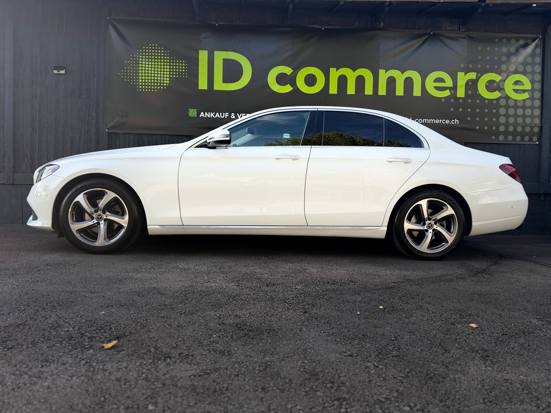 MERCEDES-BENZ E 200 Exclusive 9G-Tronic-image-3
