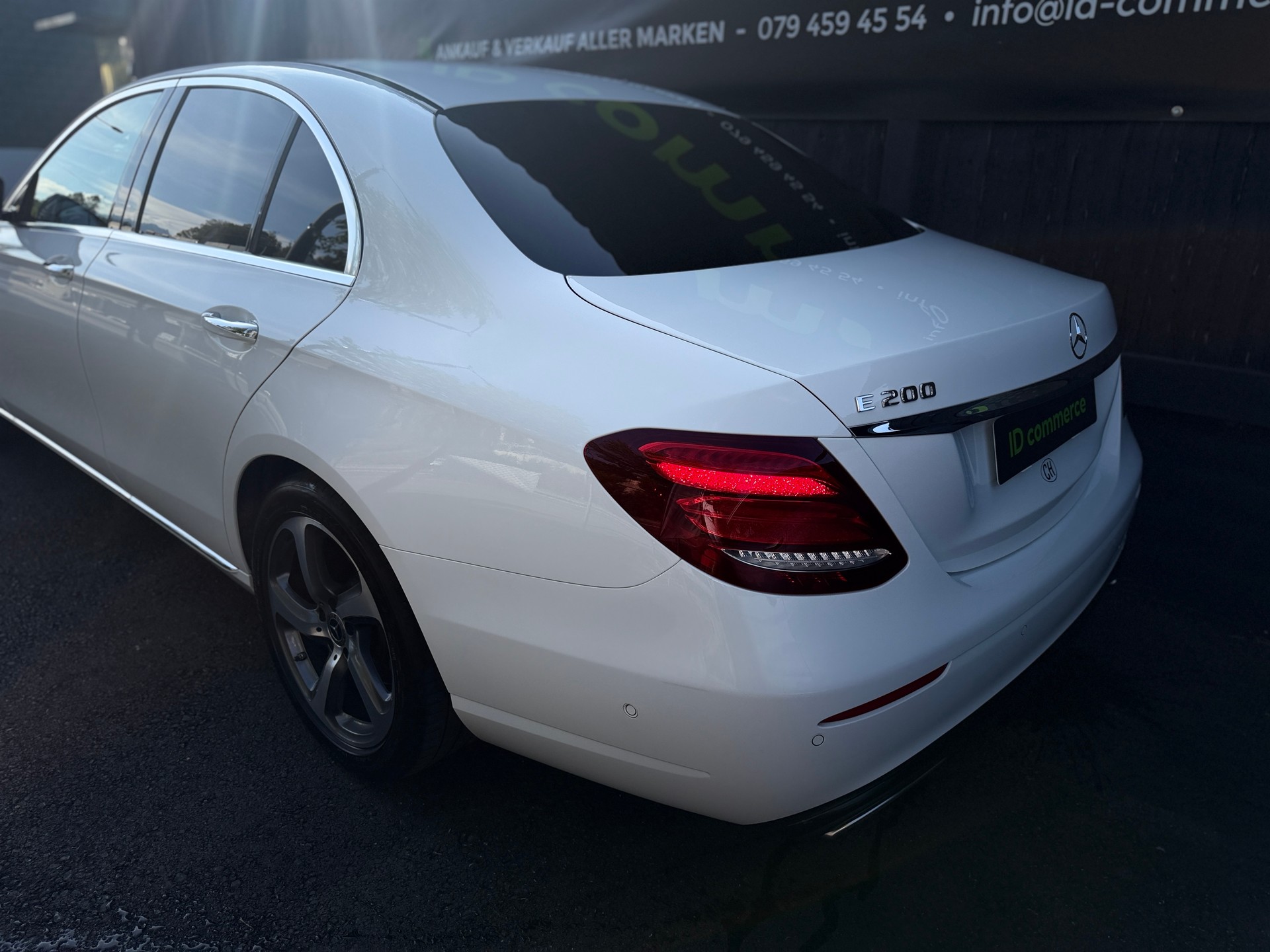 MERCEDES-BENZ E 200 Exclusive 9G-Tronic-image-4