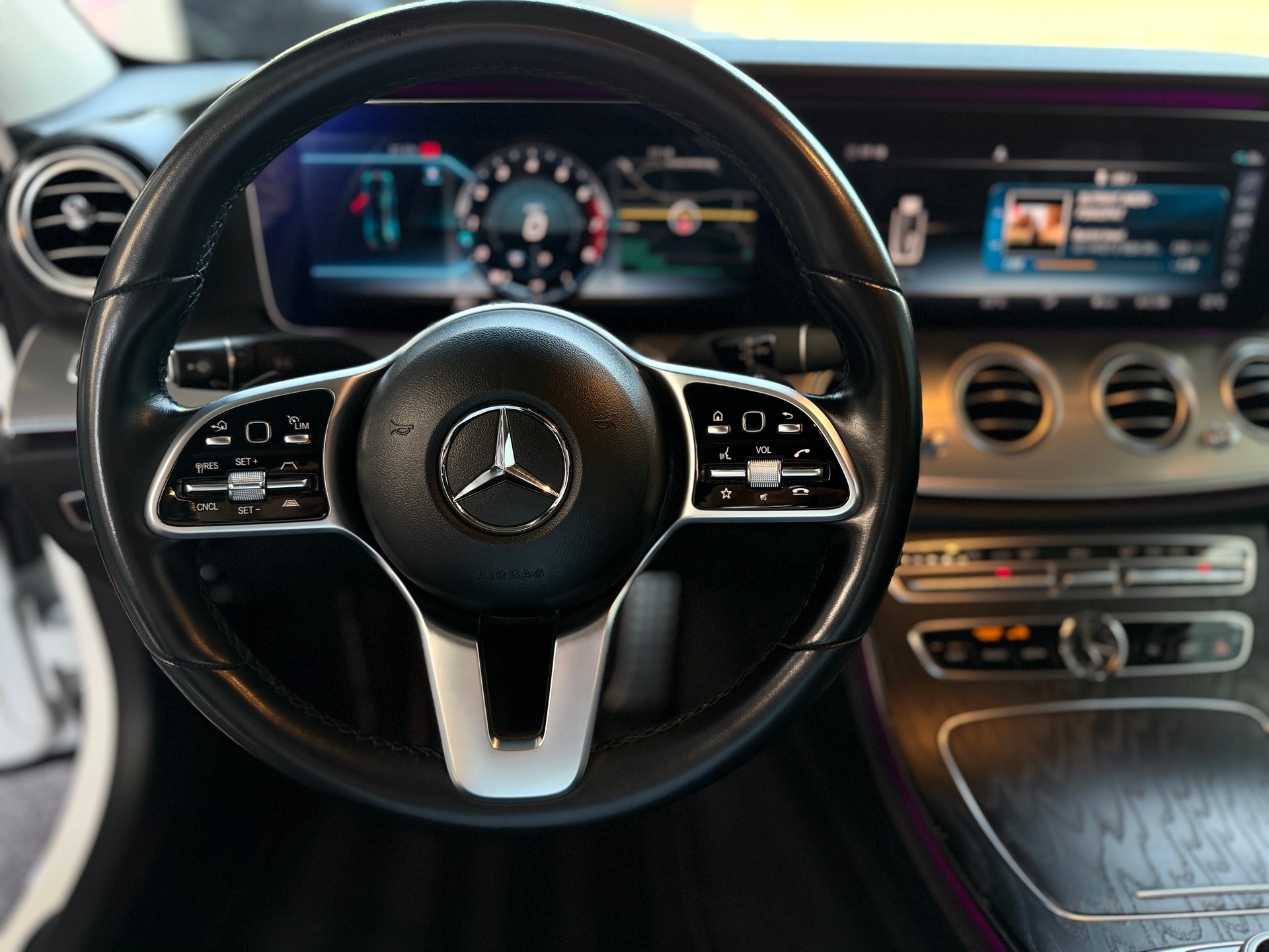 MERCEDES-BENZ E 200 Exclusive 9G-Tronic-image-17