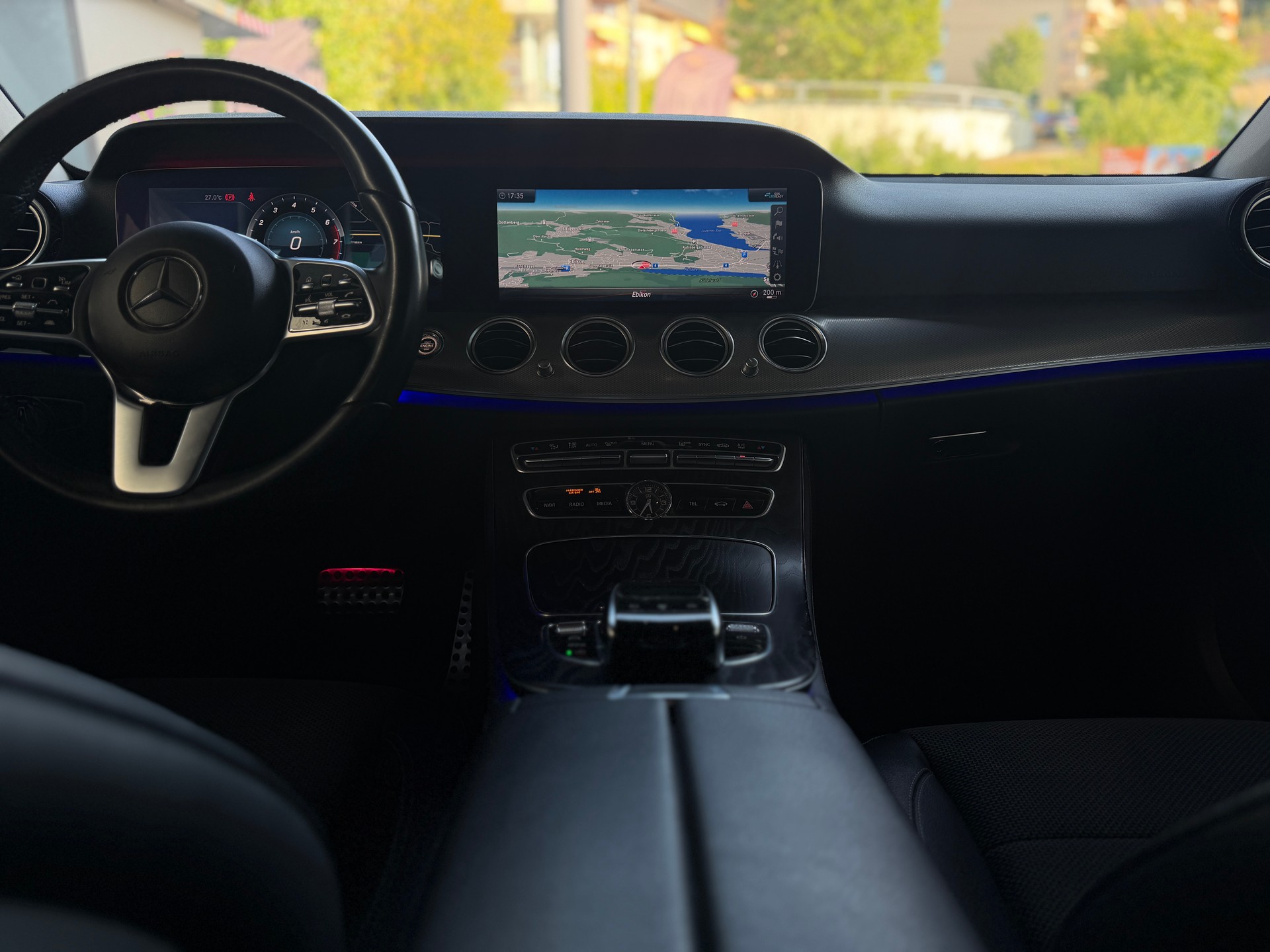 MERCEDES-BENZ E 200 Exclusive 9G-Tronic-image-24