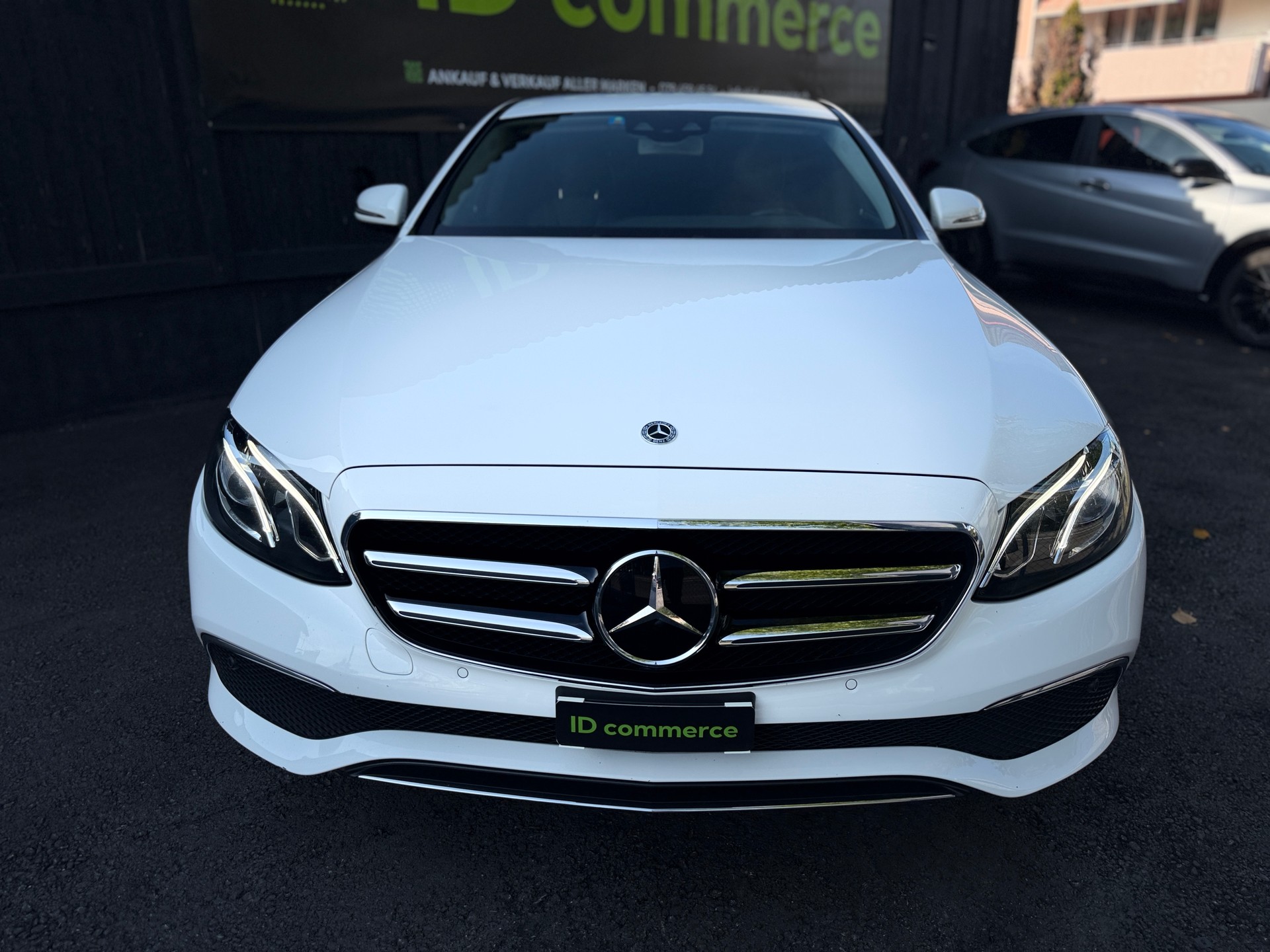 MERCEDES-BENZ E 200 Exclusive 9G-Tronic-image-1