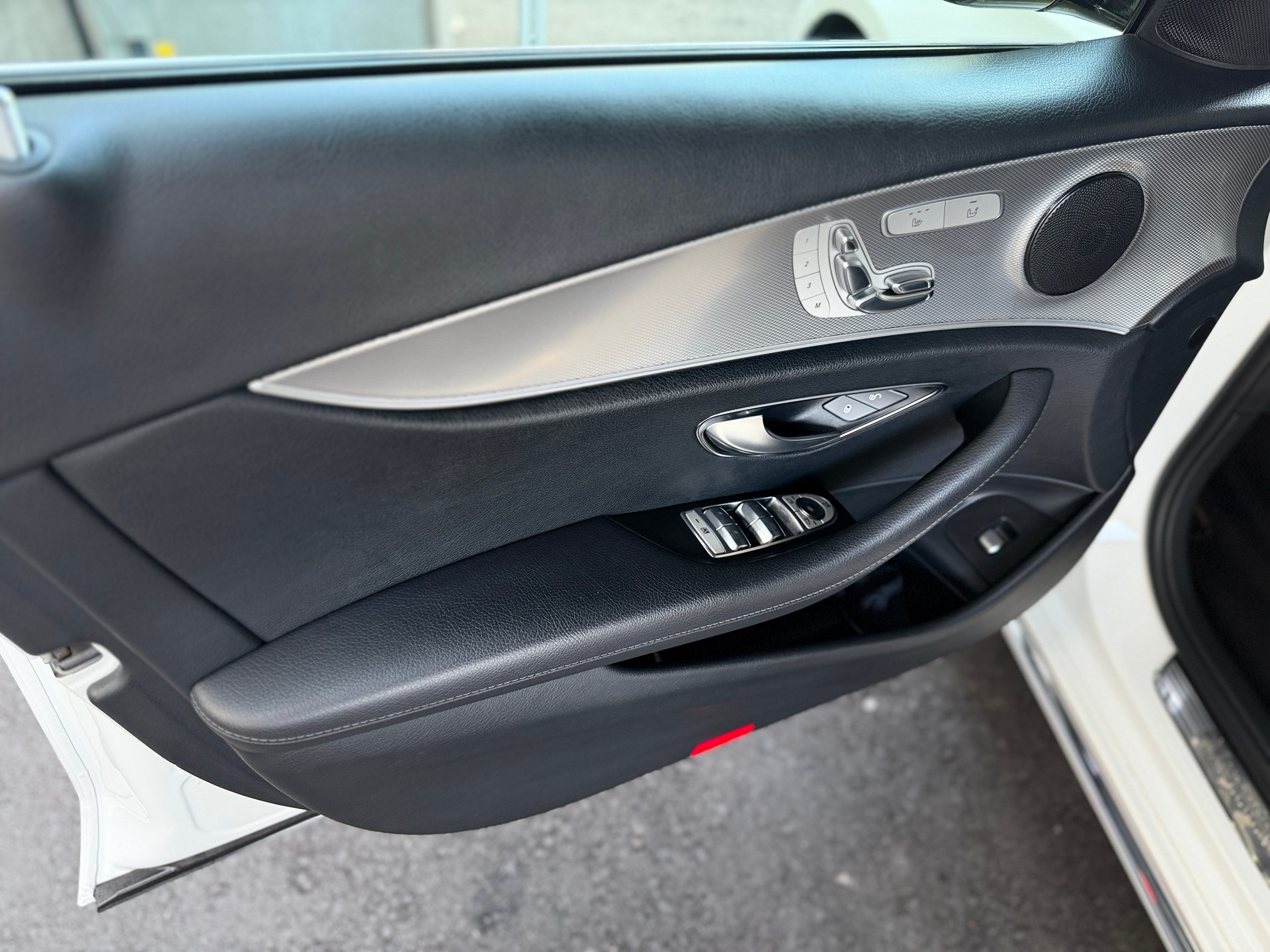 MERCEDES-BENZ E 200 Exclusive 9G-Tronic-image-9