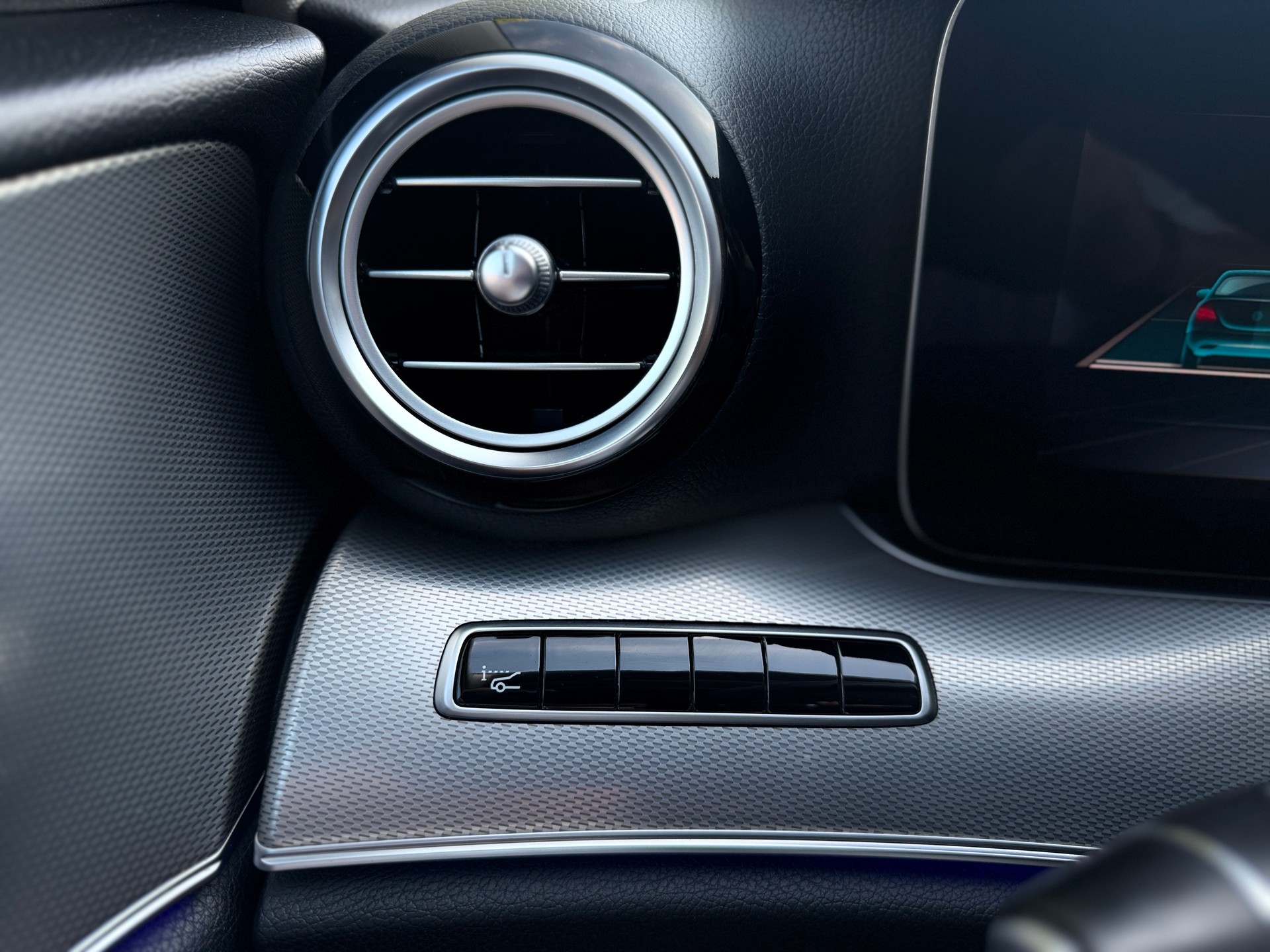 MERCEDES-BENZ E 200 Exclusive 9G-Tronic-image-23