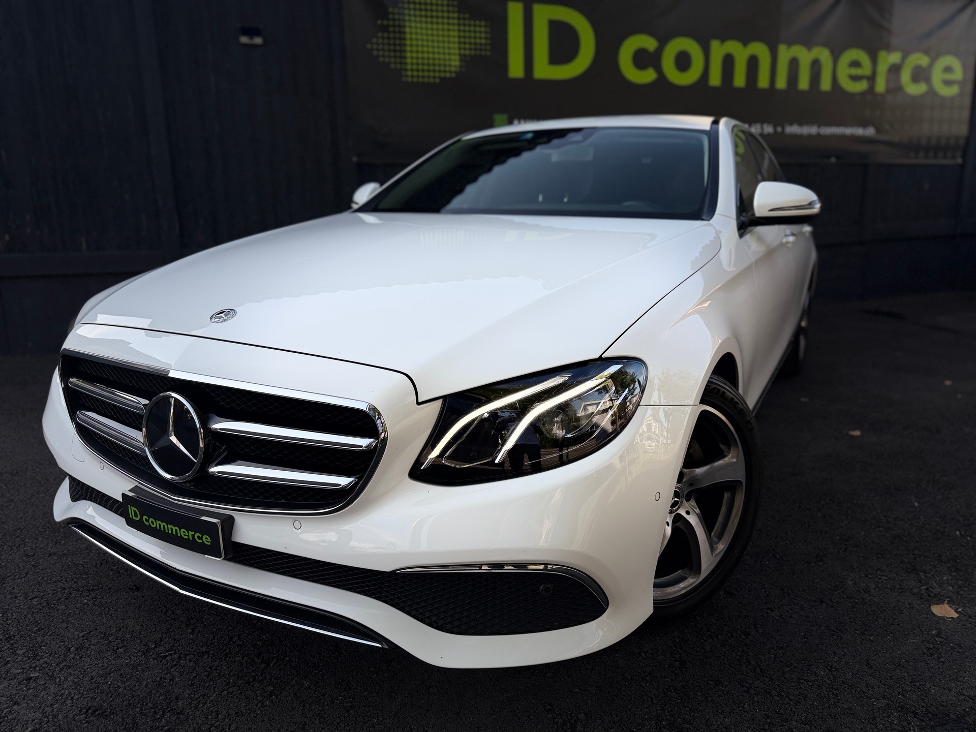MERCEDES-BENZ E 200 Exclusive 9G-Tronic-image-0