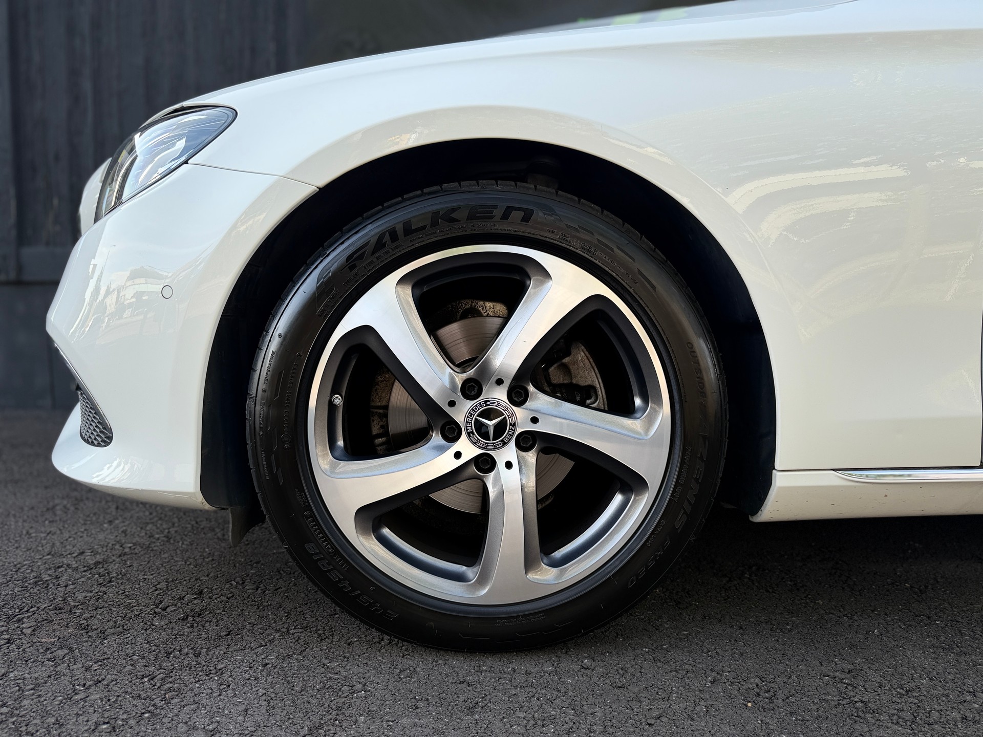 MERCEDES-BENZ E 200 Exclusive 9G-Tronic-image-2