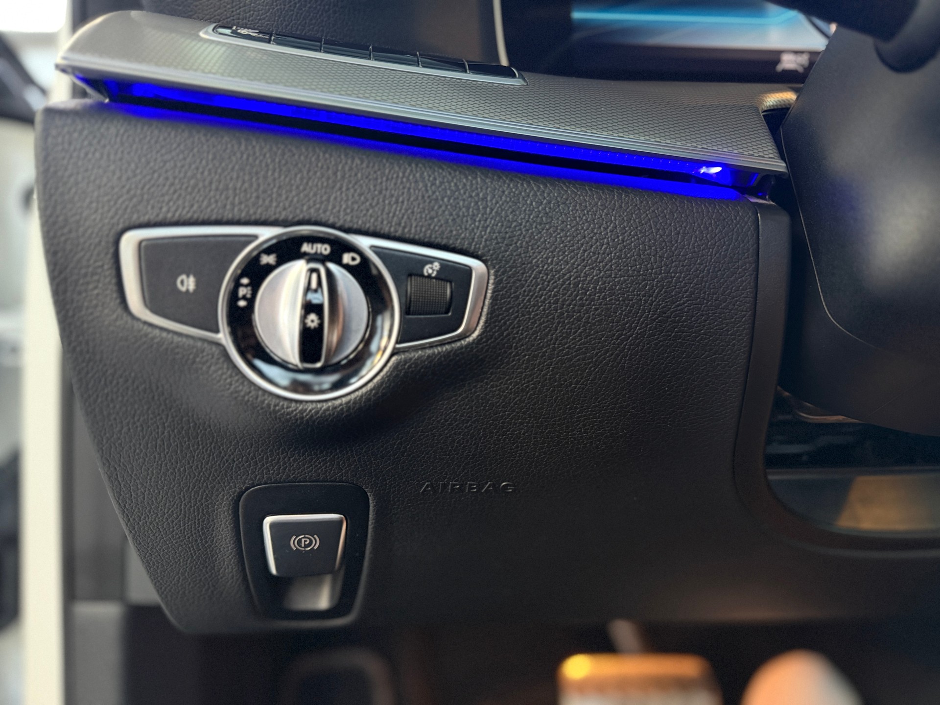 MERCEDES-BENZ E 200 Exclusive 9G-Tronic-image-16
