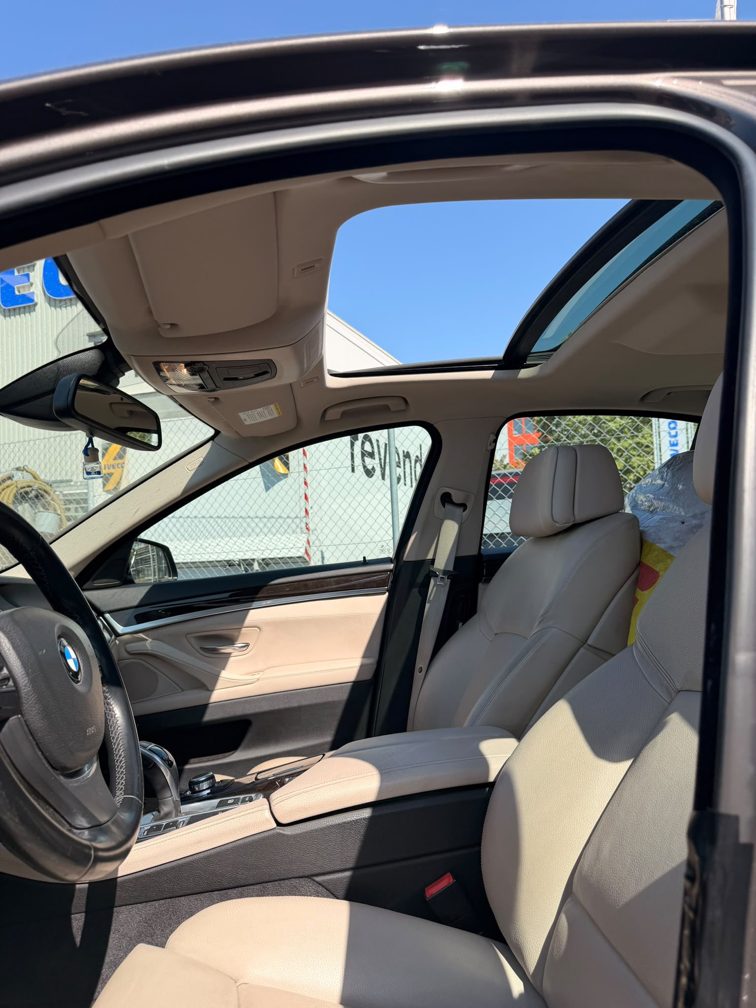 BMW ActiveHybrid 5 Steptronic-image-10