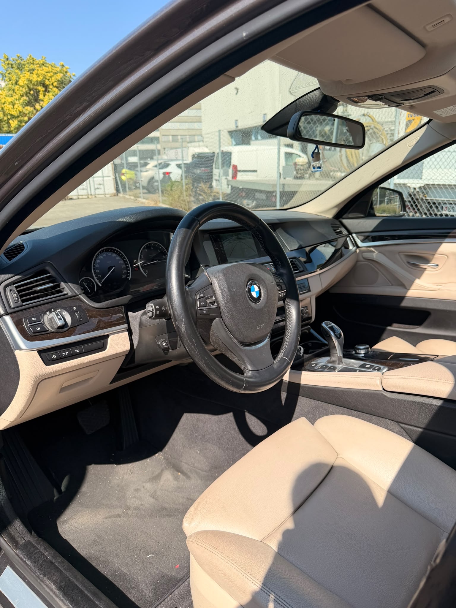 BMW ActiveHybrid 5 Steptronic-image-9