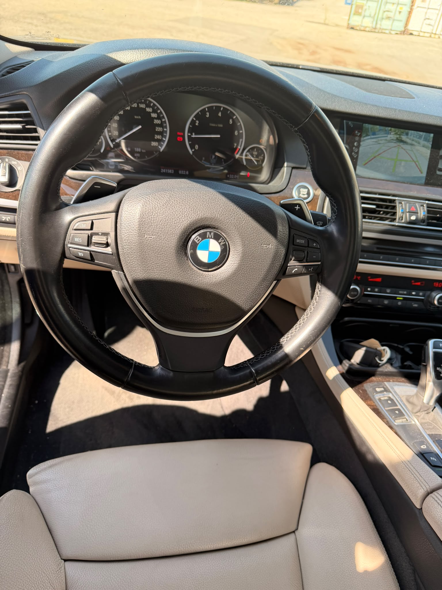 BMW ActiveHybrid 5 Steptronic-image-12