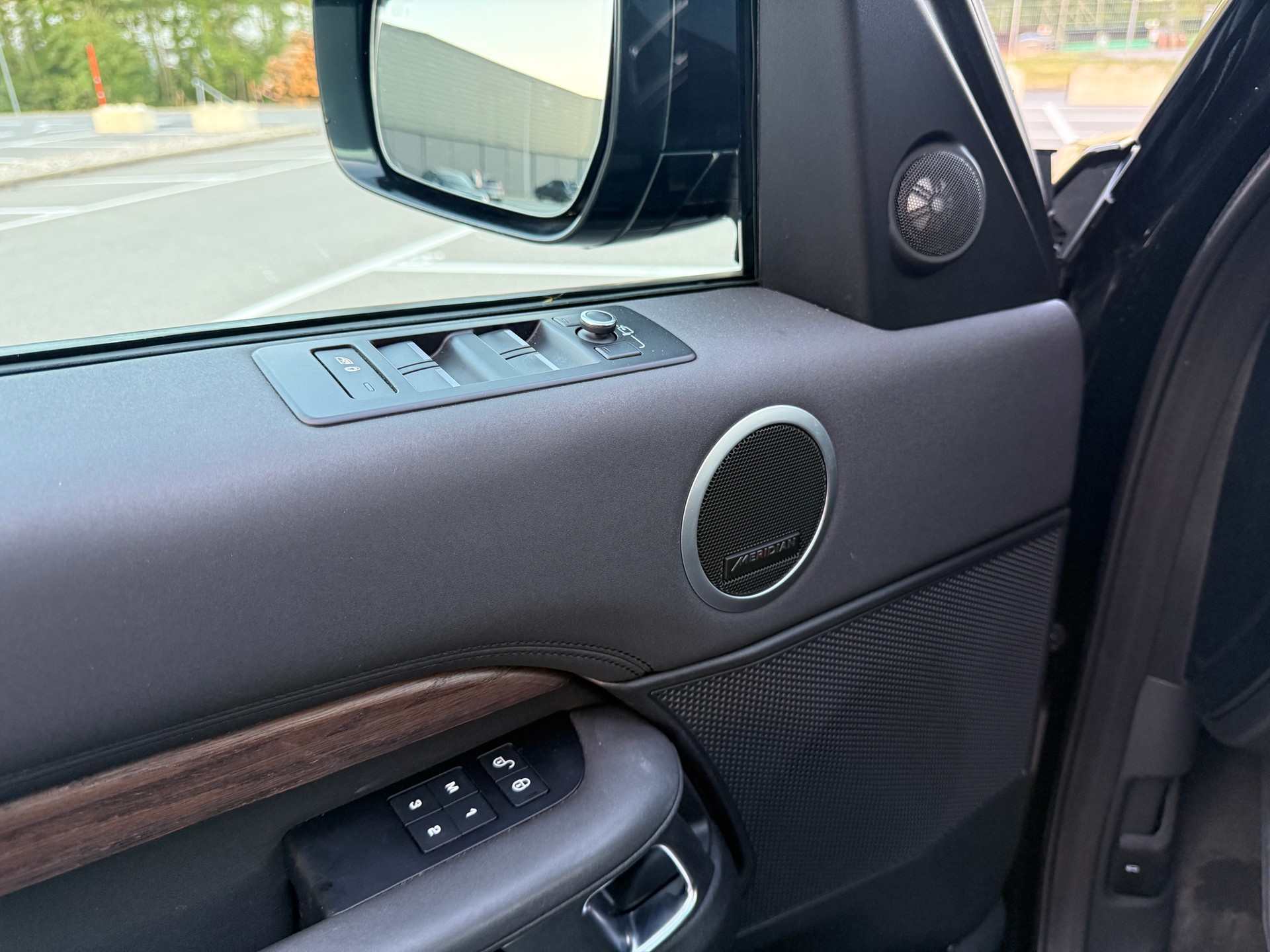 LAND ROVER Discovery 2.0 SD4 HSE Automatic-image-11
