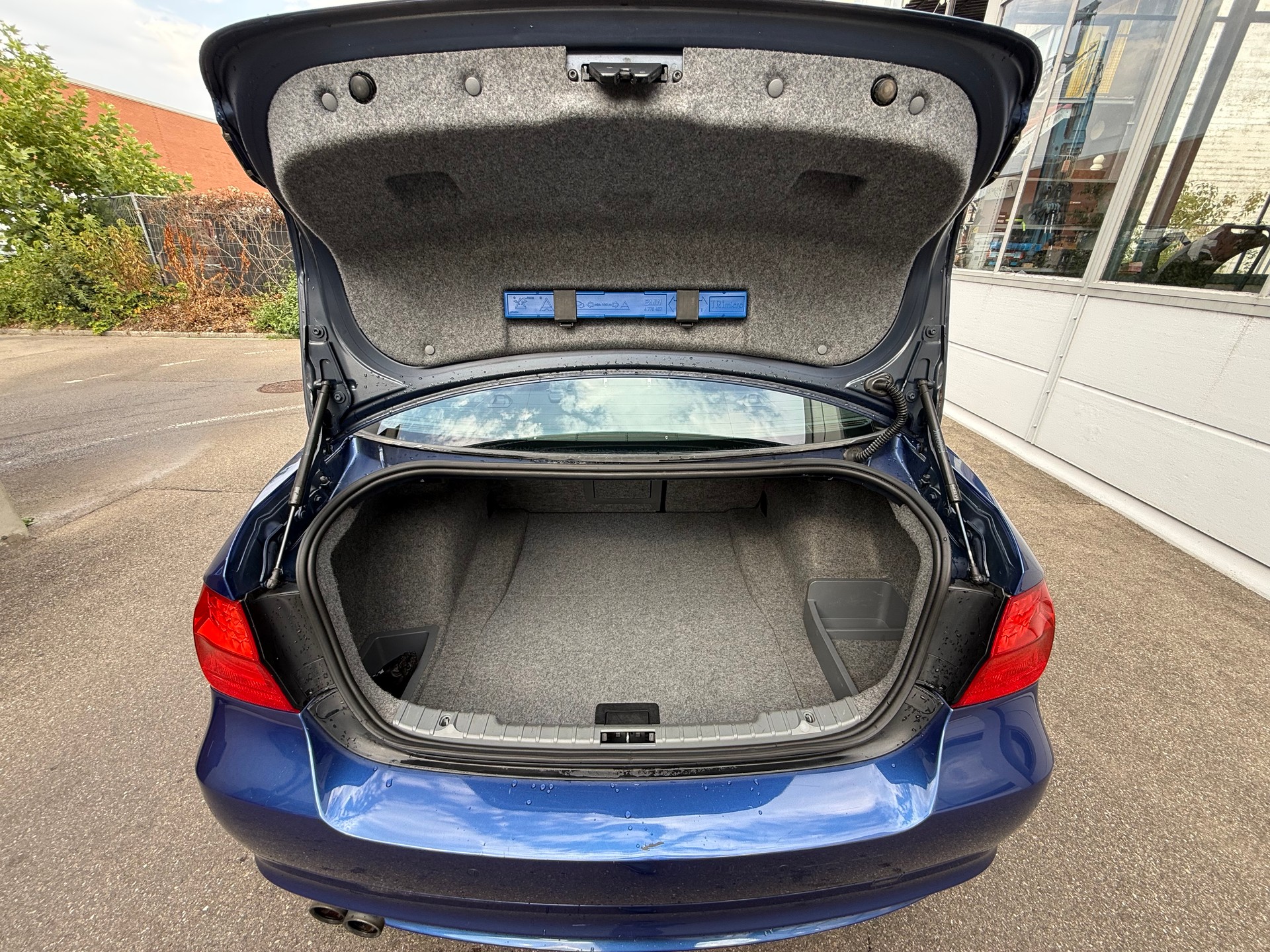 BMW 330i x-Drive *Schaltgetriebe *CarPlay *Frisch ab MFK *Leder-Ausstattung *Sitzheizung *Klimaautomatik *Tempomat-image-4
