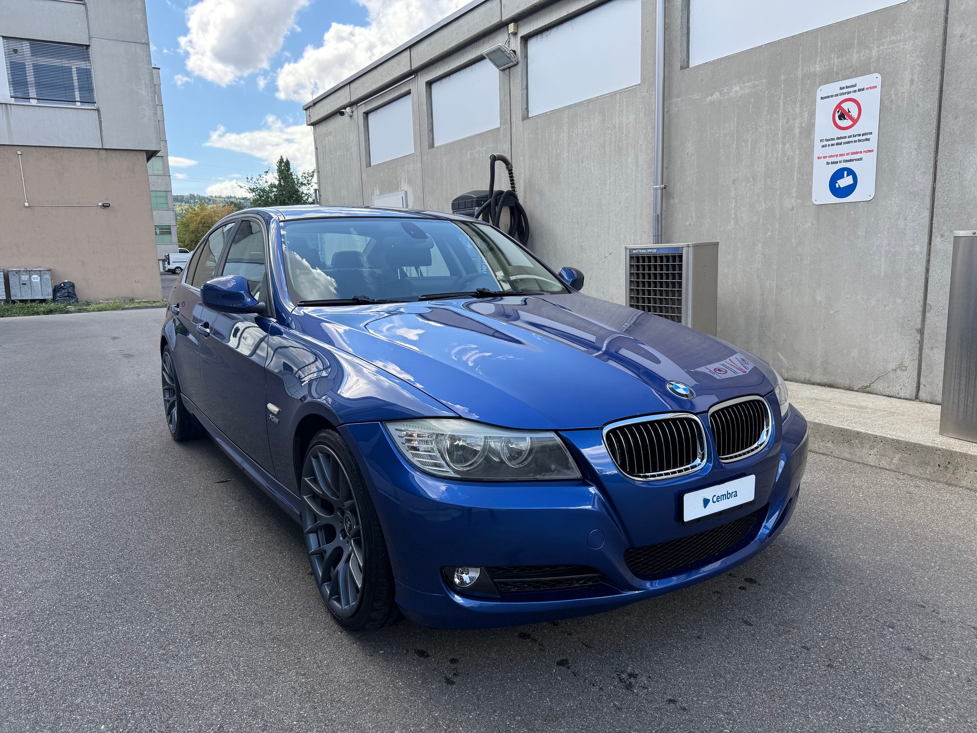 BMW 330i x-Drive *Schaltgetriebe *CarPlay *Frisch ab MFK *Leder-Ausstattung *Sitzheizung *Klimaautomatik *Tempomat-image-1