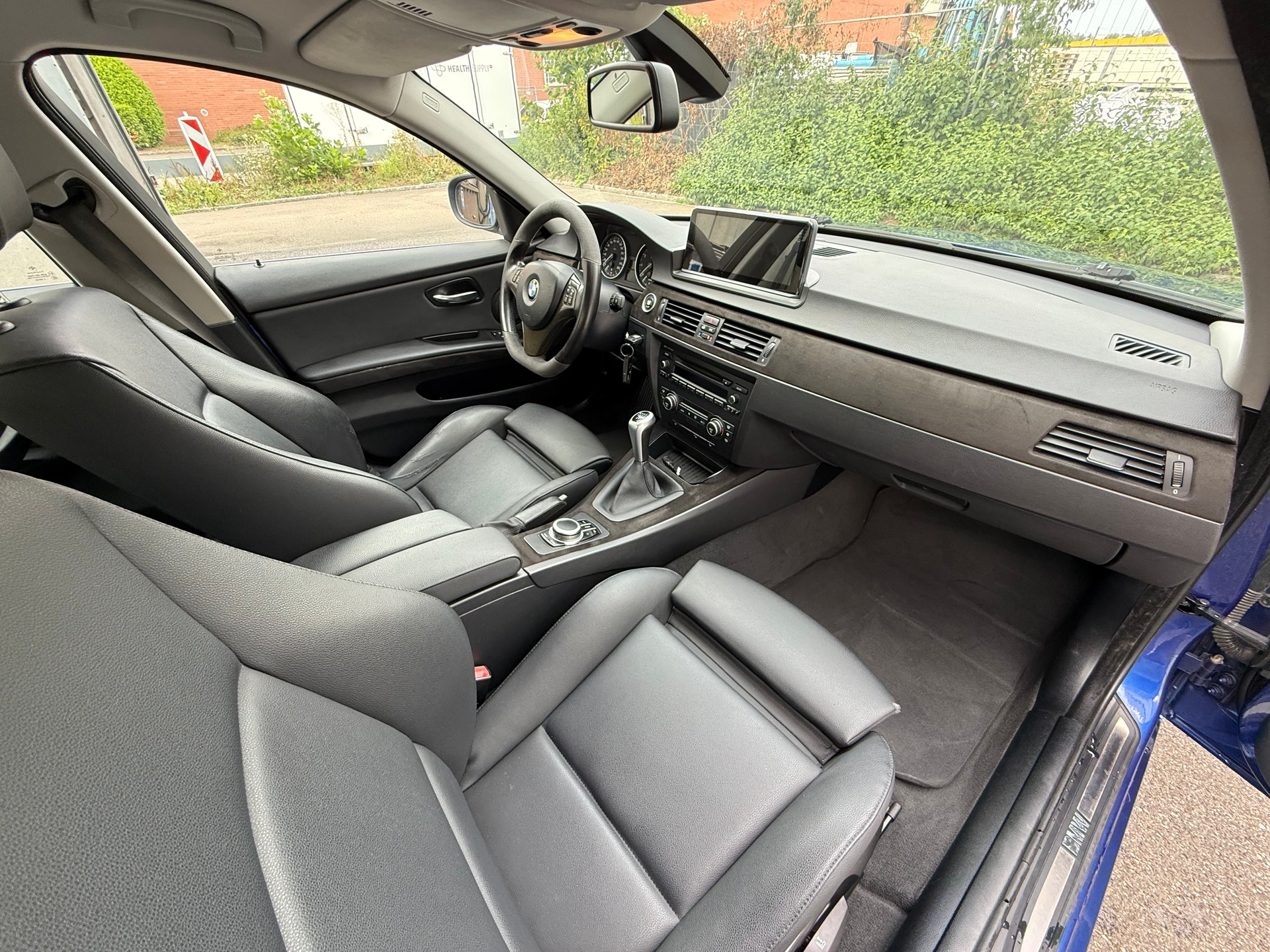 BMW 330i x-Drive *Schaltgetriebe *CarPlay *Frisch ab MFK *Leder-Ausstattung *Sitzheizung *Klimaautomatik *Tempomat-image-15
