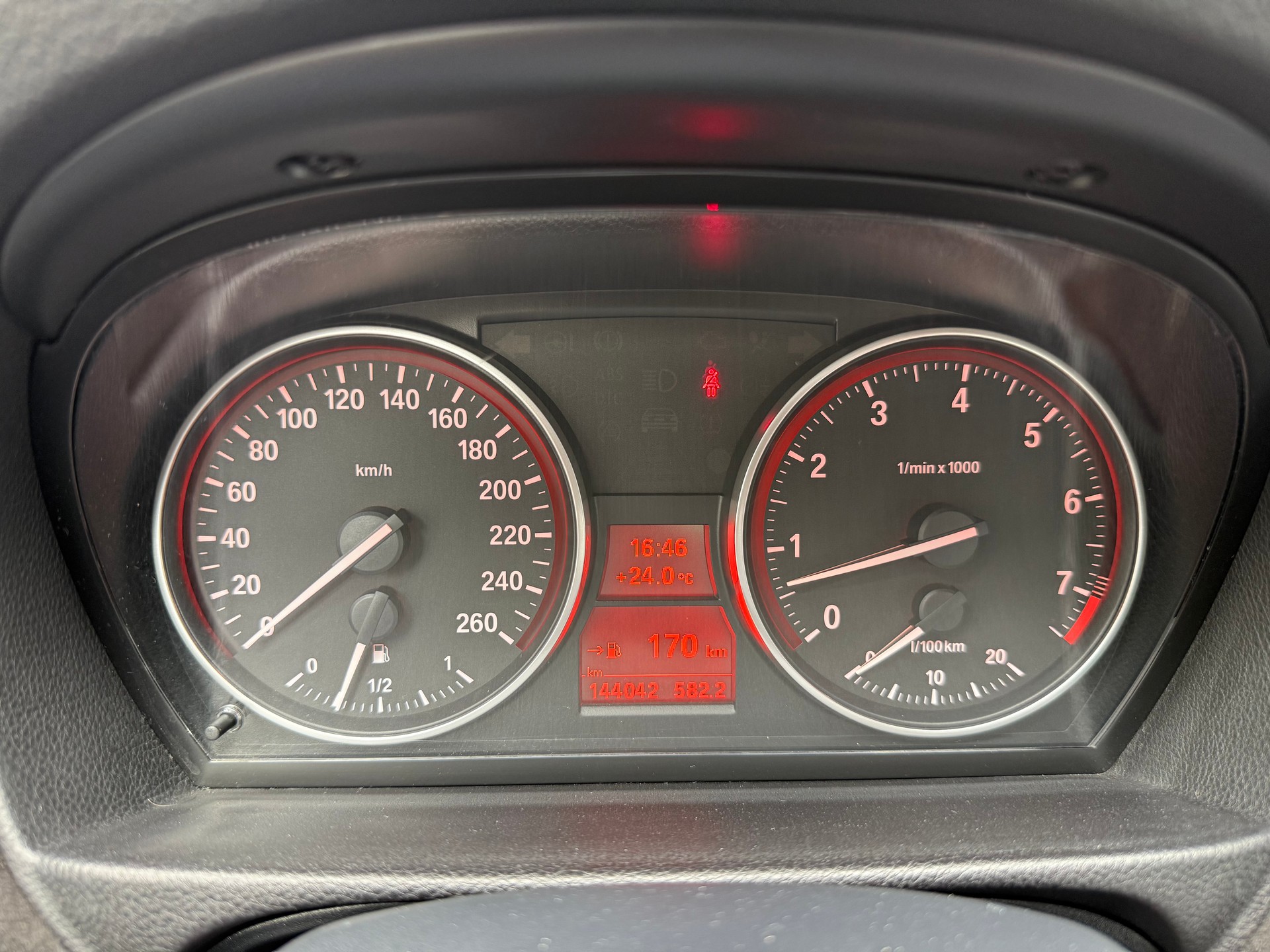 BMW 330i x-Drive *Schaltgetriebe *CarPlay *Frisch ab MFK *Leder-Ausstattung *Sitzheizung *Klimaautomatik *Tempomat-image-11