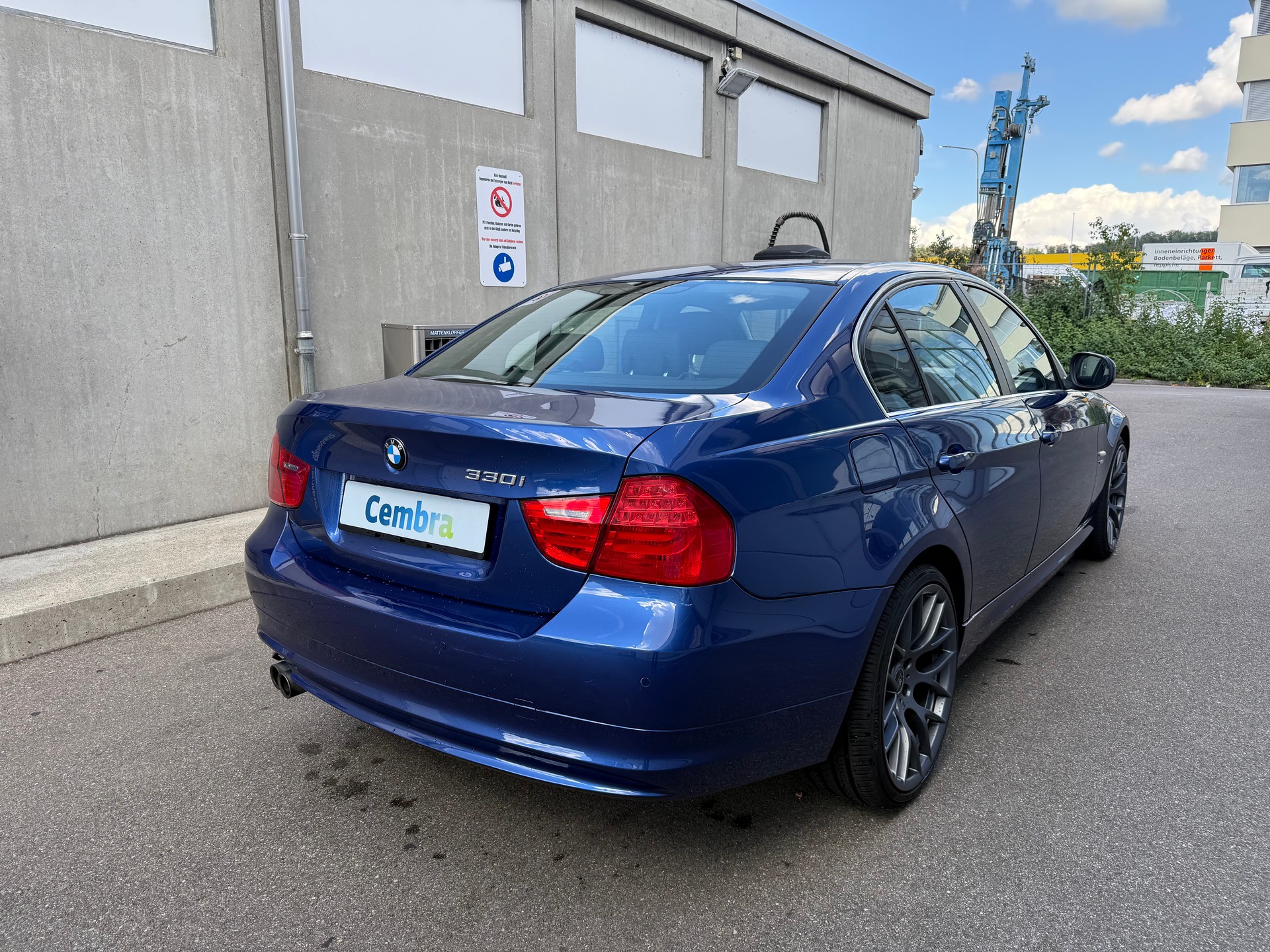 BMW 330i x-Drive *Schaltgetriebe *CarPlay *Frisch ab MFK *Leder-Ausstattung *Sitzheizung *Klimaautomatik *Tempomat-image-3