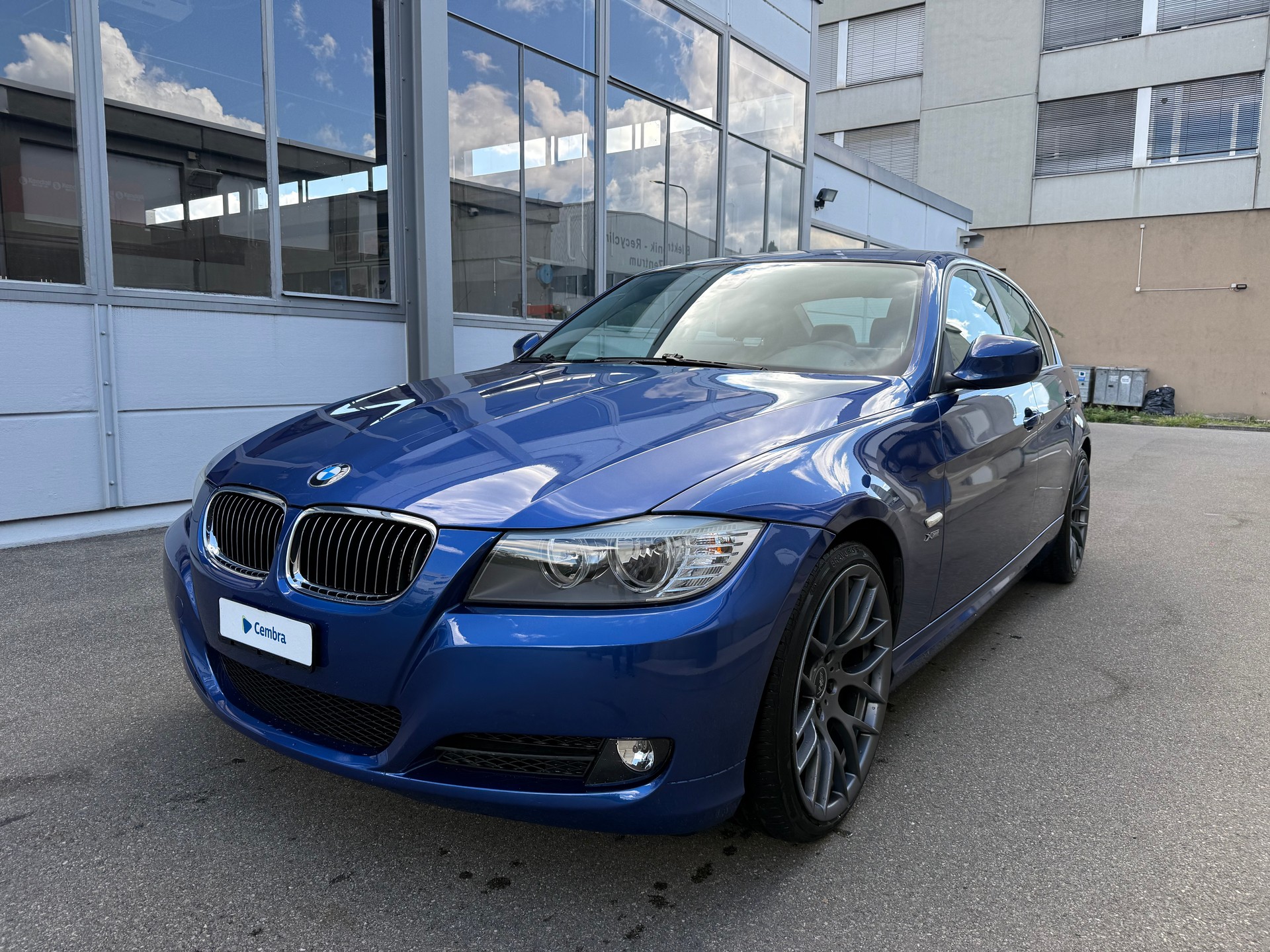BMW 330i x-Drive *Schaltgetriebe *CarPlay *Frisch ab MFK *Leder-Ausstattung *Sitzheizung *Klimaautomatik *Tempomat-image-0