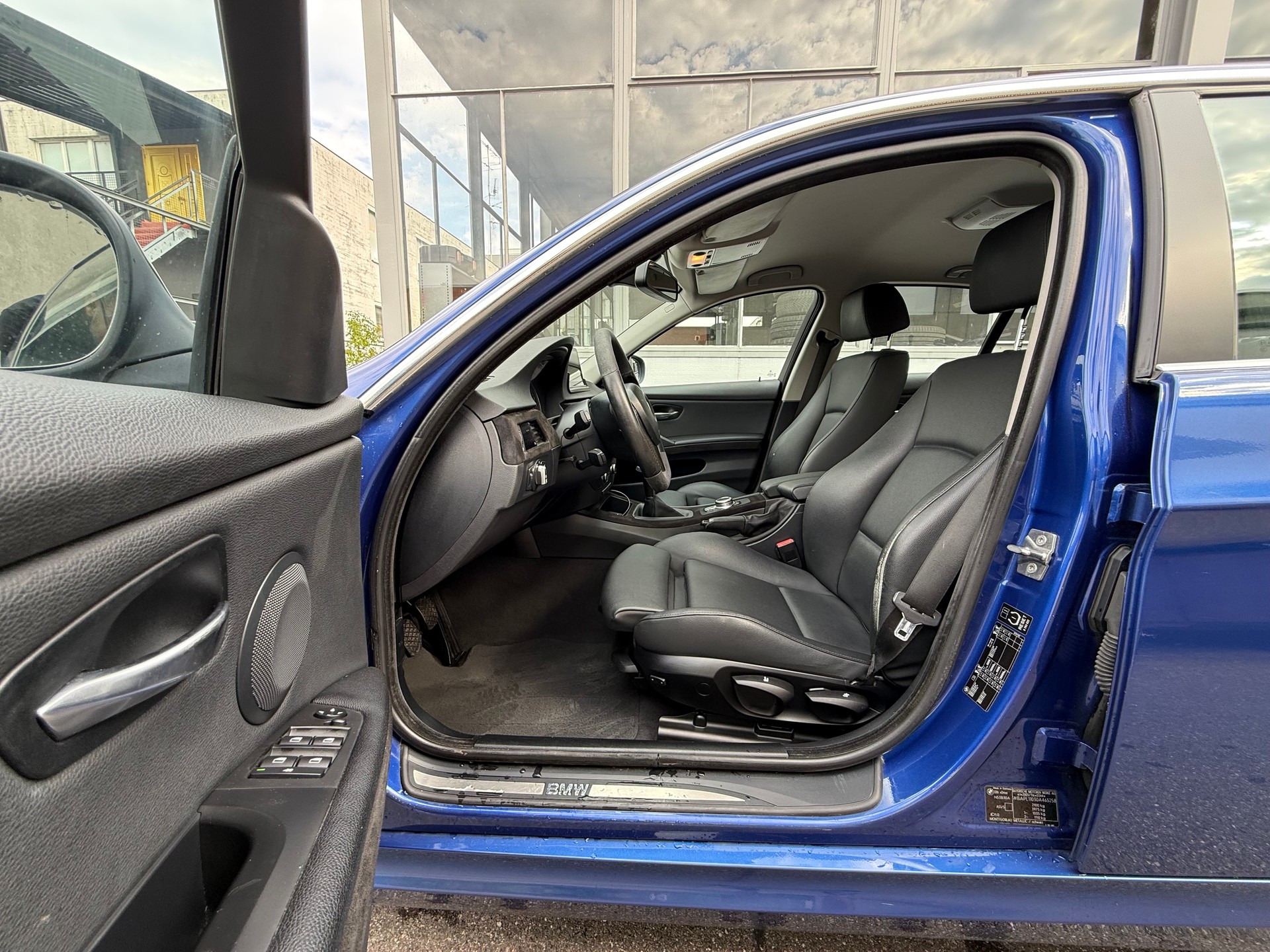BMW 330i x-Drive *Schaltgetriebe *CarPlay *Frisch ab MFK *Leder-Ausstattung *Sitzheizung *Klimaautomatik *Tempomat-image-7