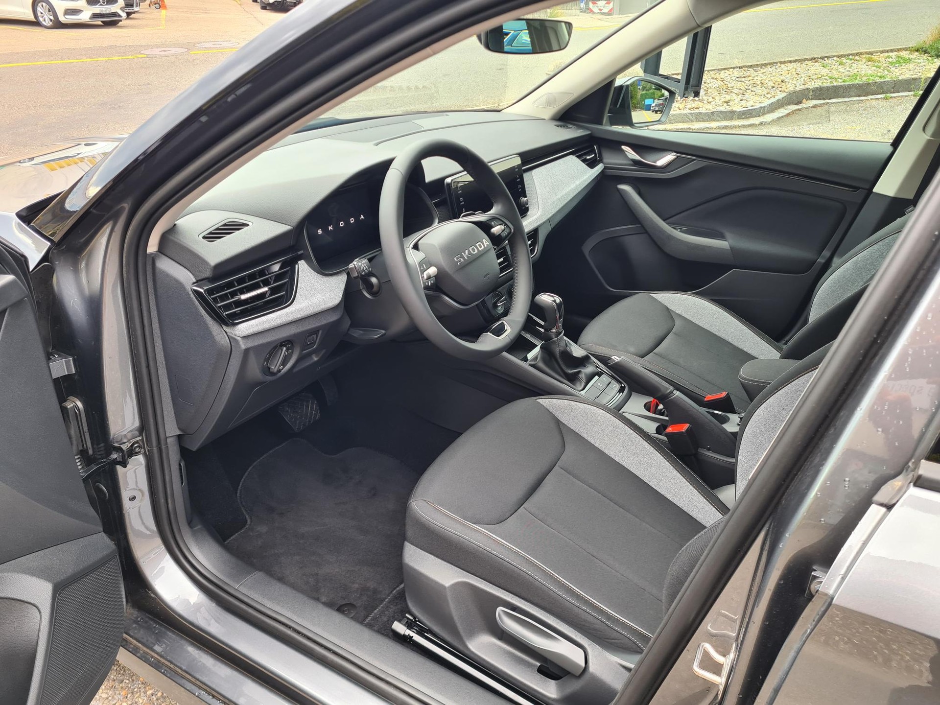 SKODA Kamiq 1.0 TSI Selection Black Edition DSG-image-6