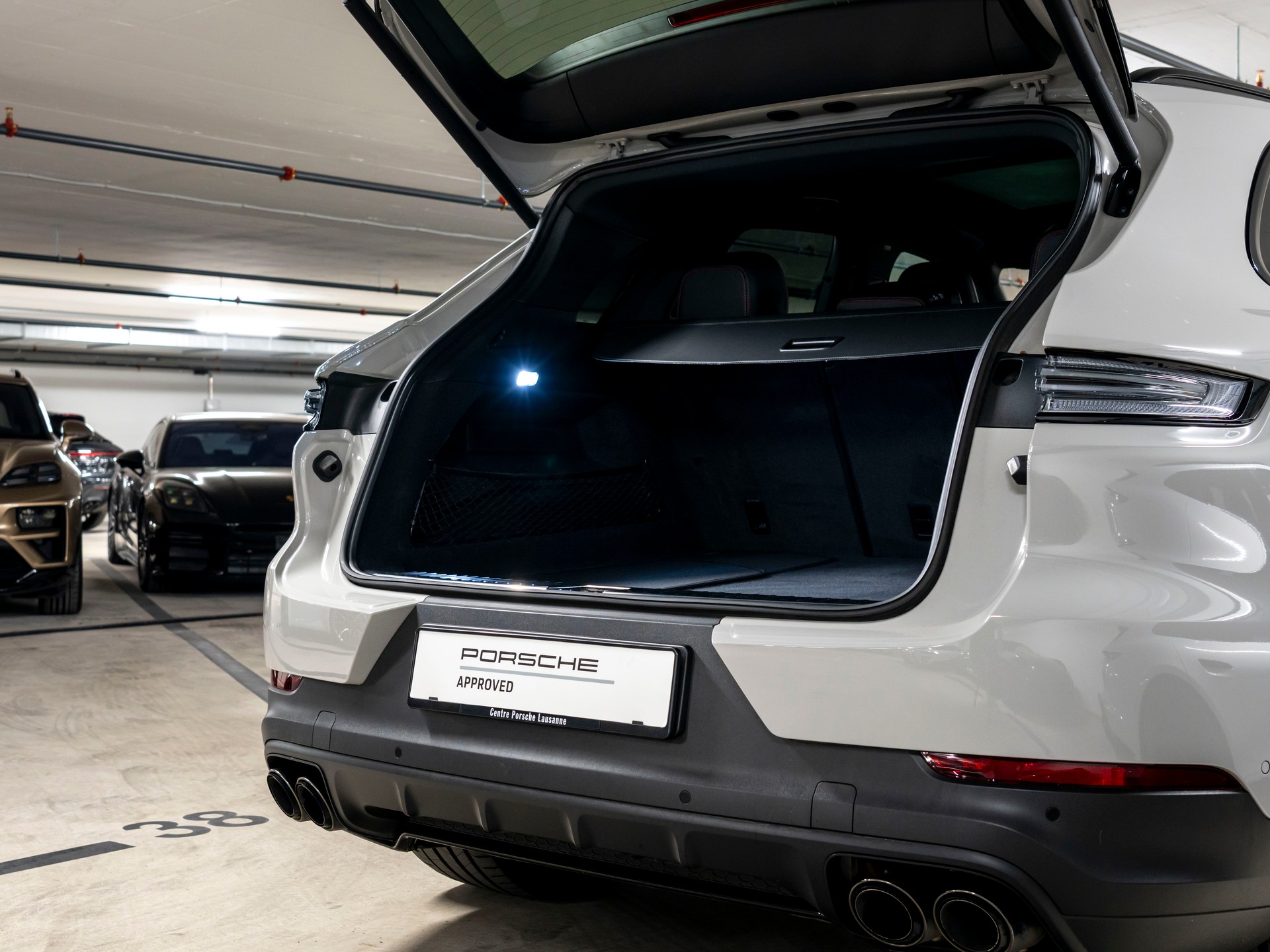 PORSCHE Cayenne S Tiptronic-image-6