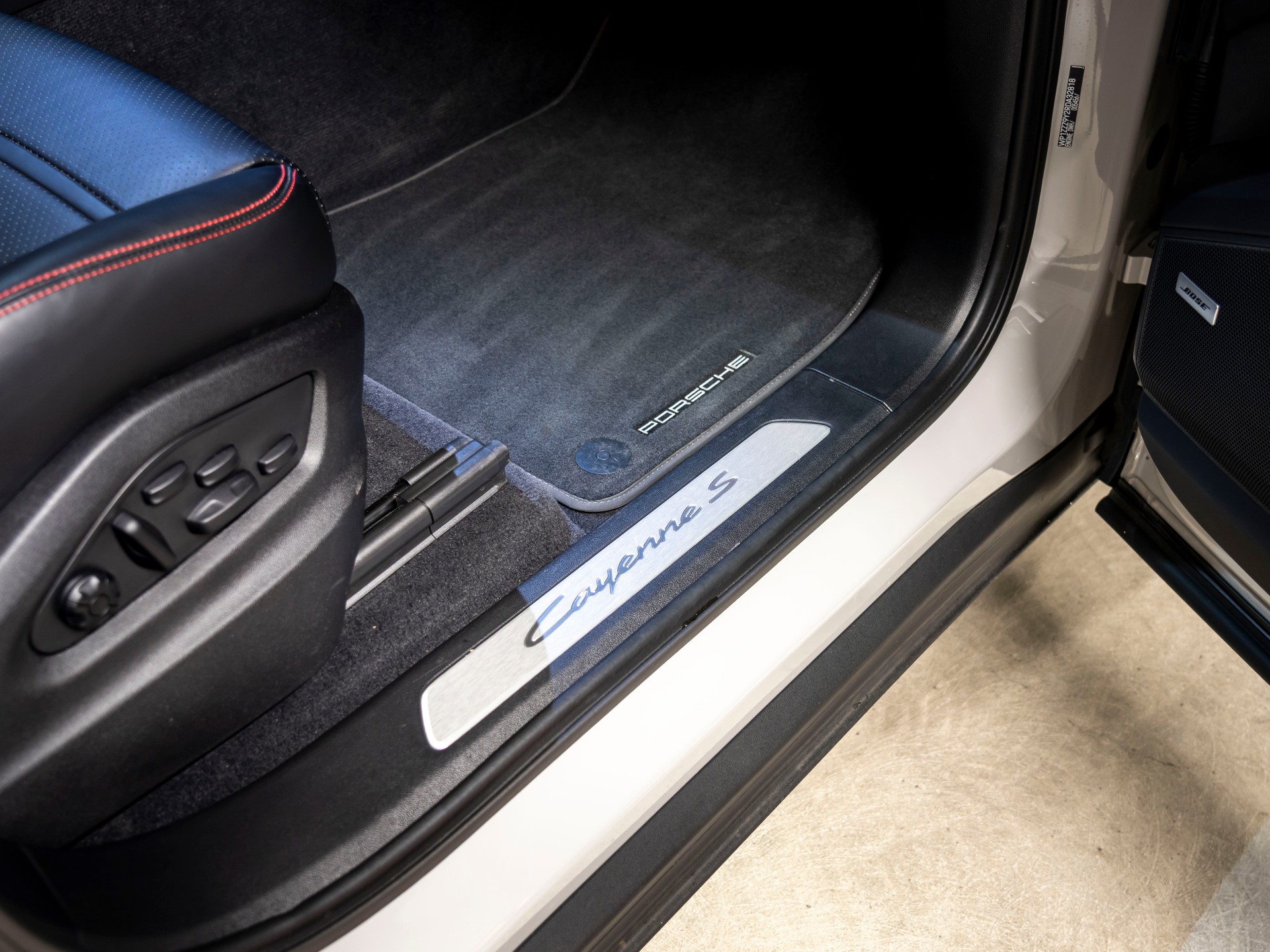 PORSCHE Cayenne S Tiptronic-image-26