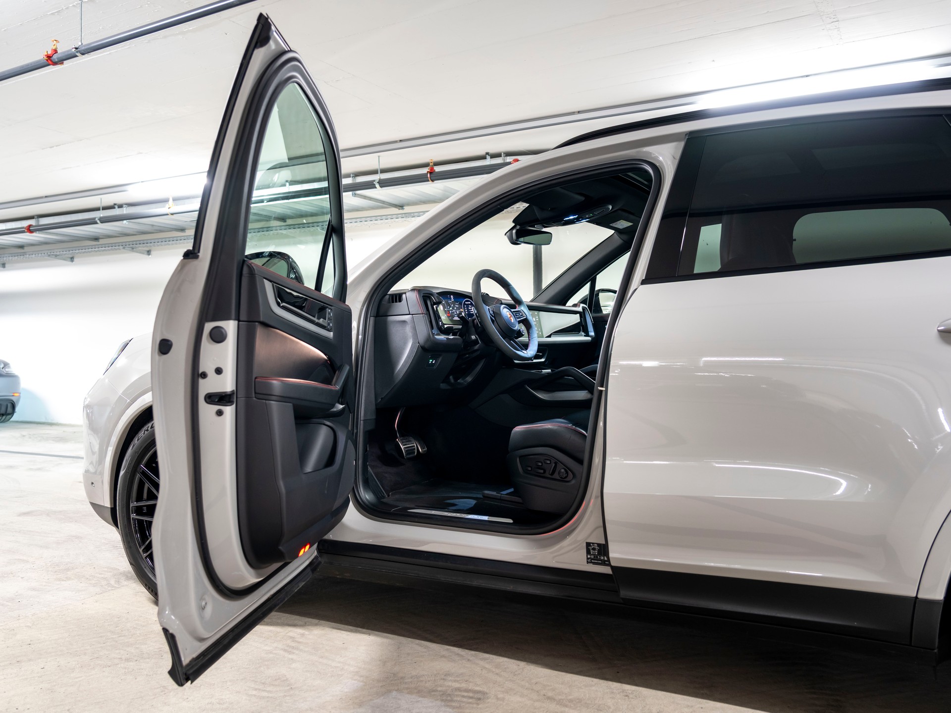 PORSCHE Cayenne S Tiptronic-image-11