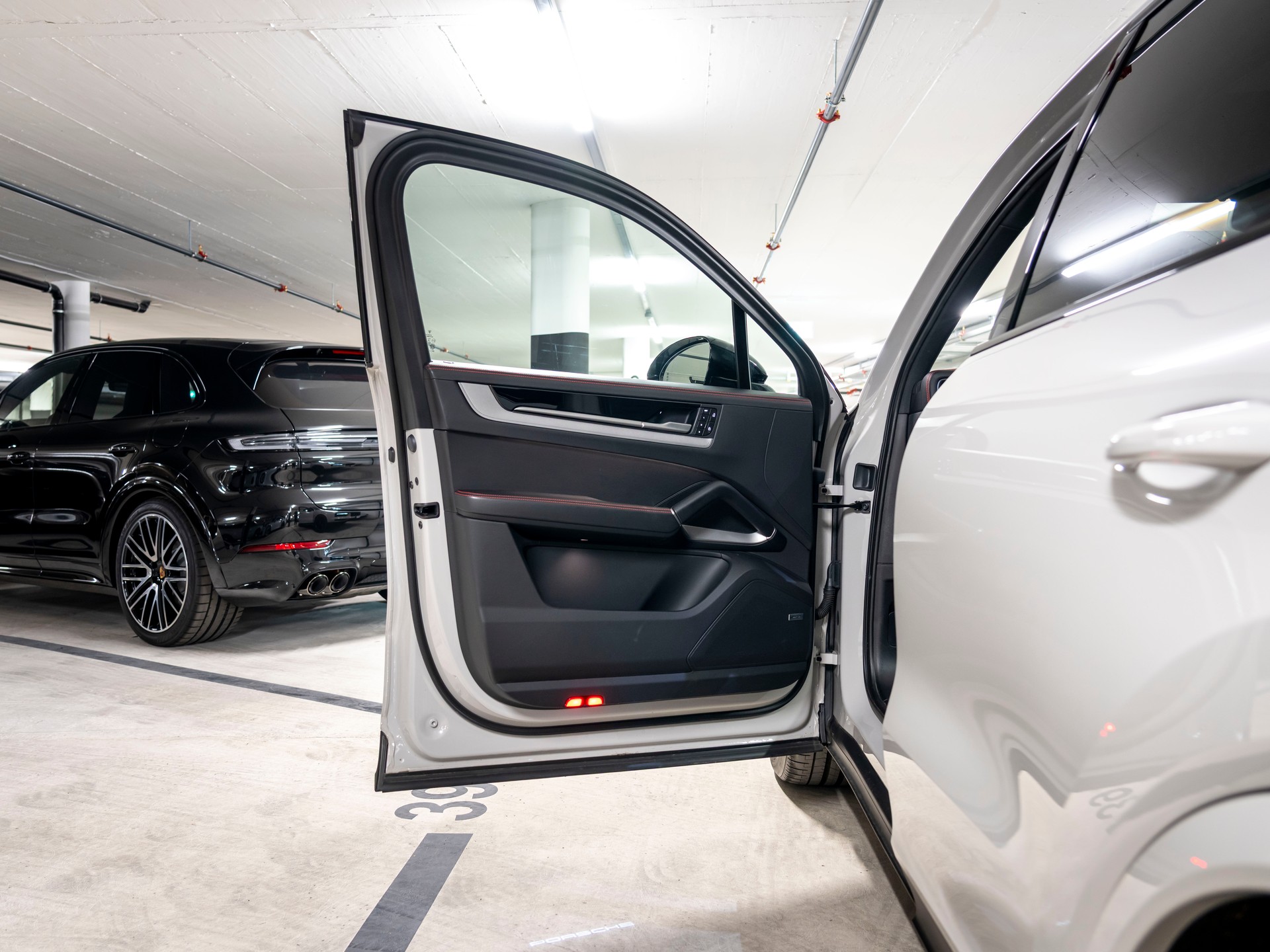 PORSCHE Cayenne S Tiptronic-image-13
