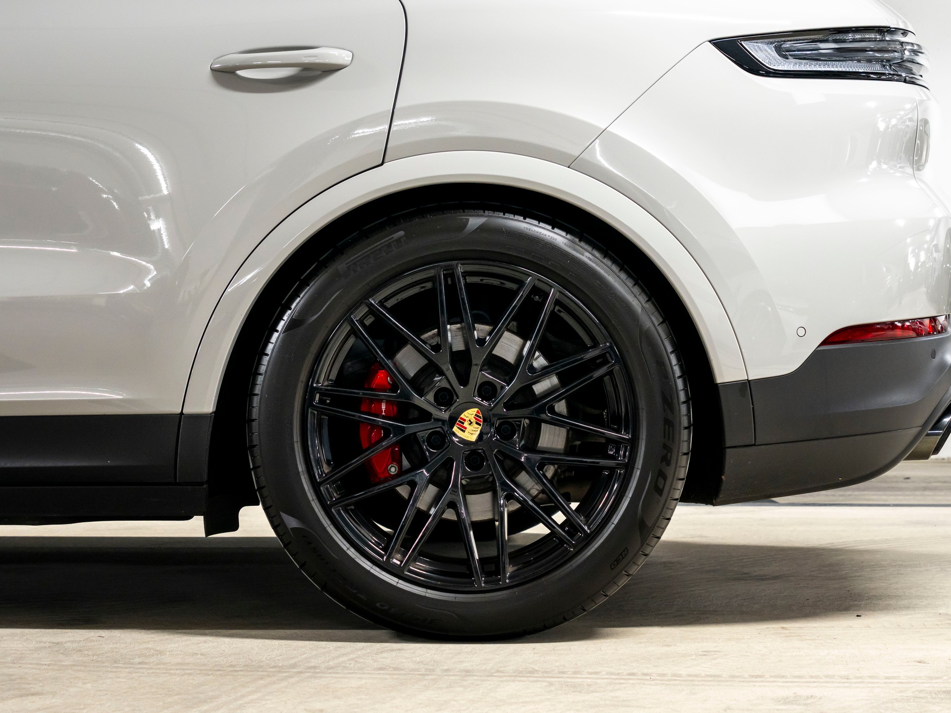 PORSCHE Cayenne S Tiptronic-image-10