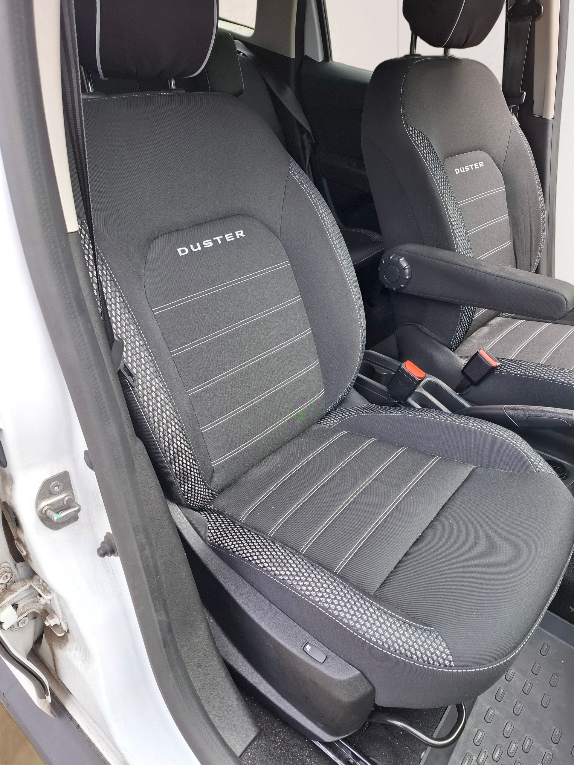DACIA DUSTER-image-13