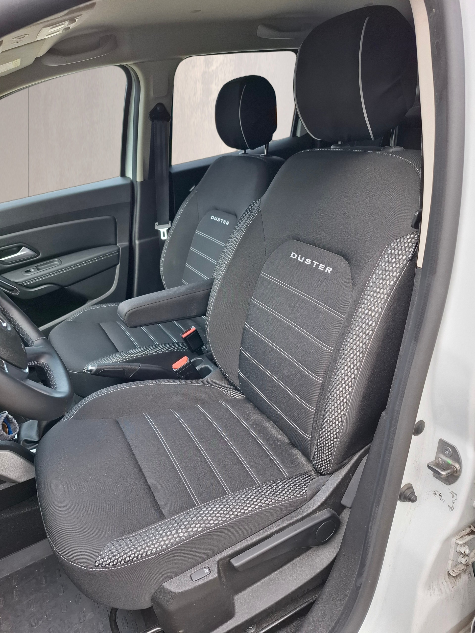 DACIA DUSTER-image-12
