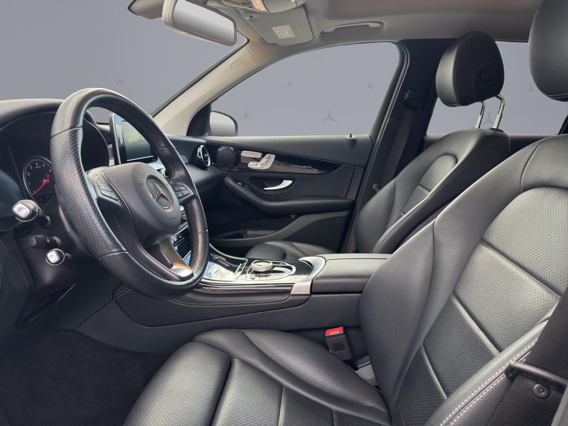 MERCEDES-BENZ GLC 250 AMG Line 4m-image-9
