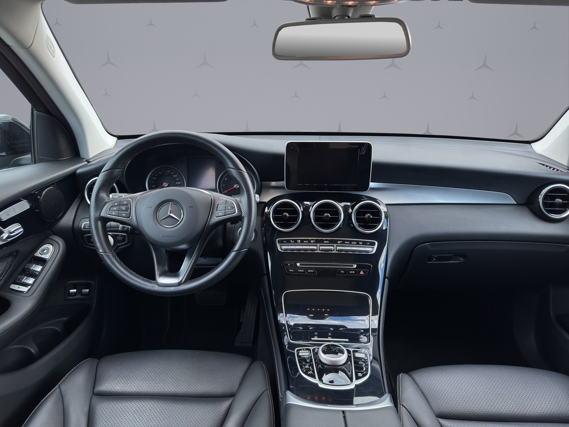 MERCEDES-BENZ GLC 250 AMG Line 4m-image-13