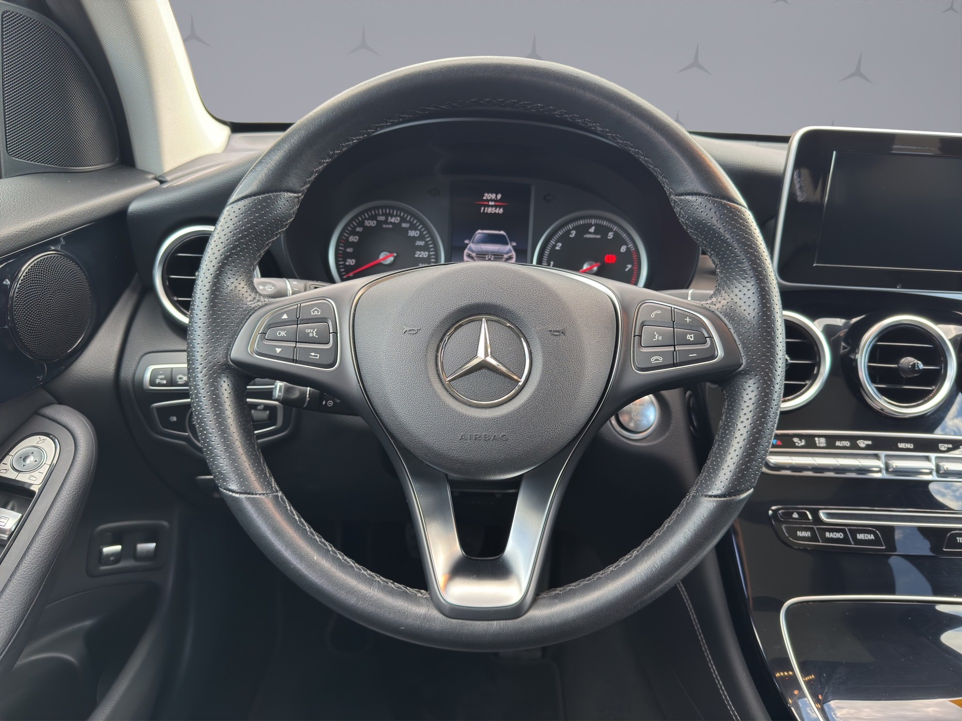MERCEDES-BENZ GLC 250 AMG Line 4m-image-11