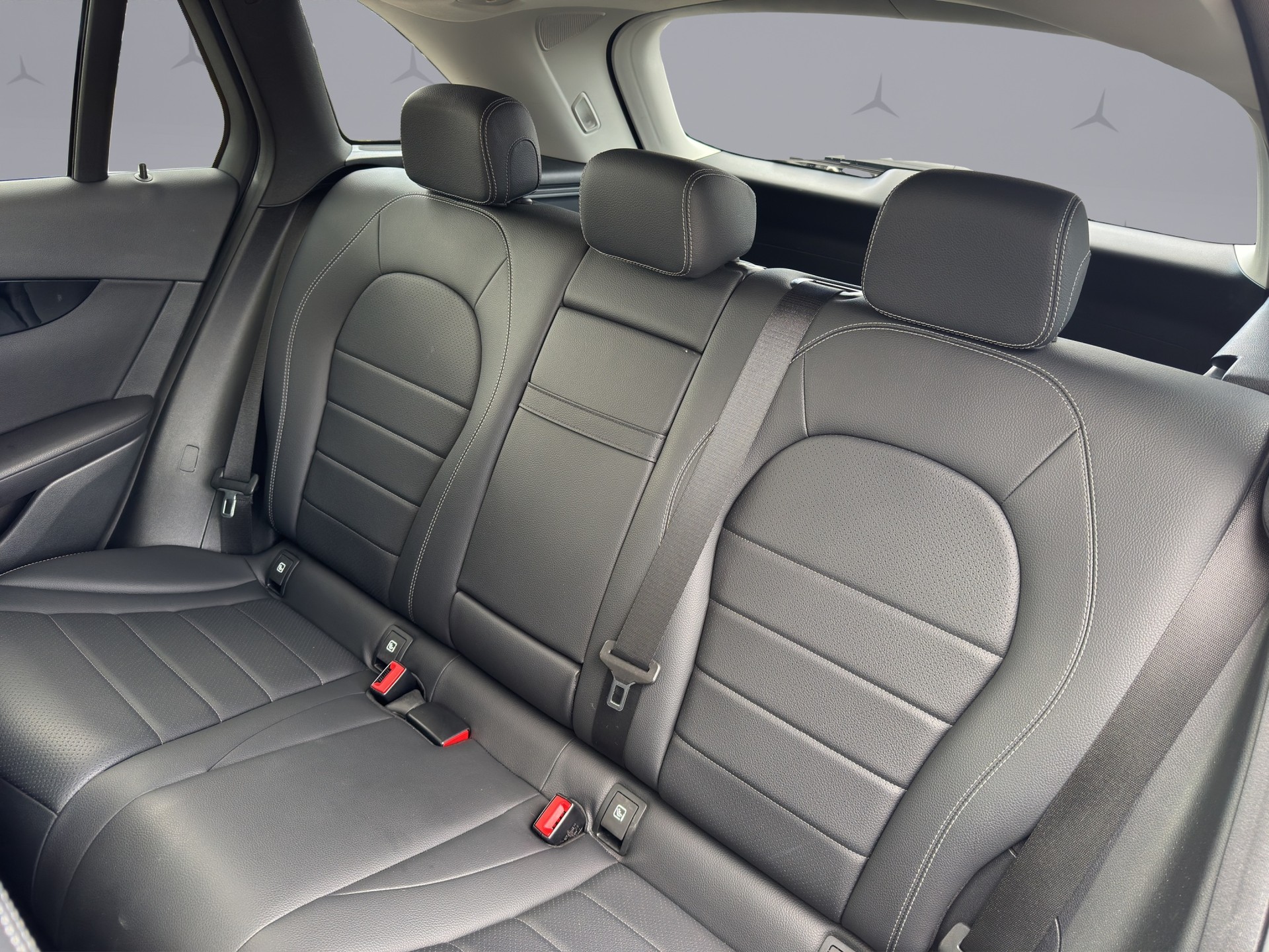 MERCEDES-BENZ GLC 250 AMG Line 4m-image-12