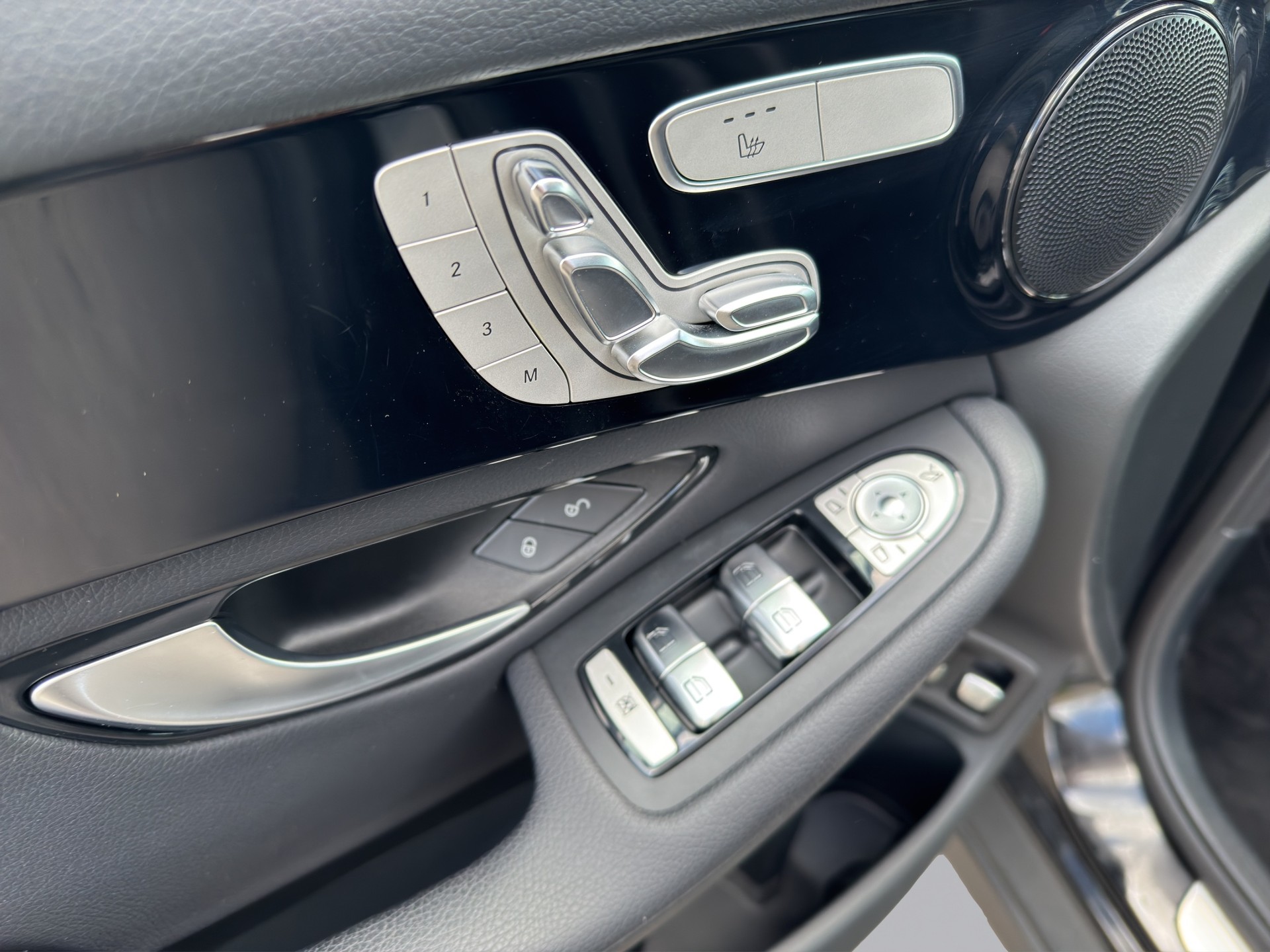 MERCEDES-BENZ GLC 250 AMG Line 4m-image-10