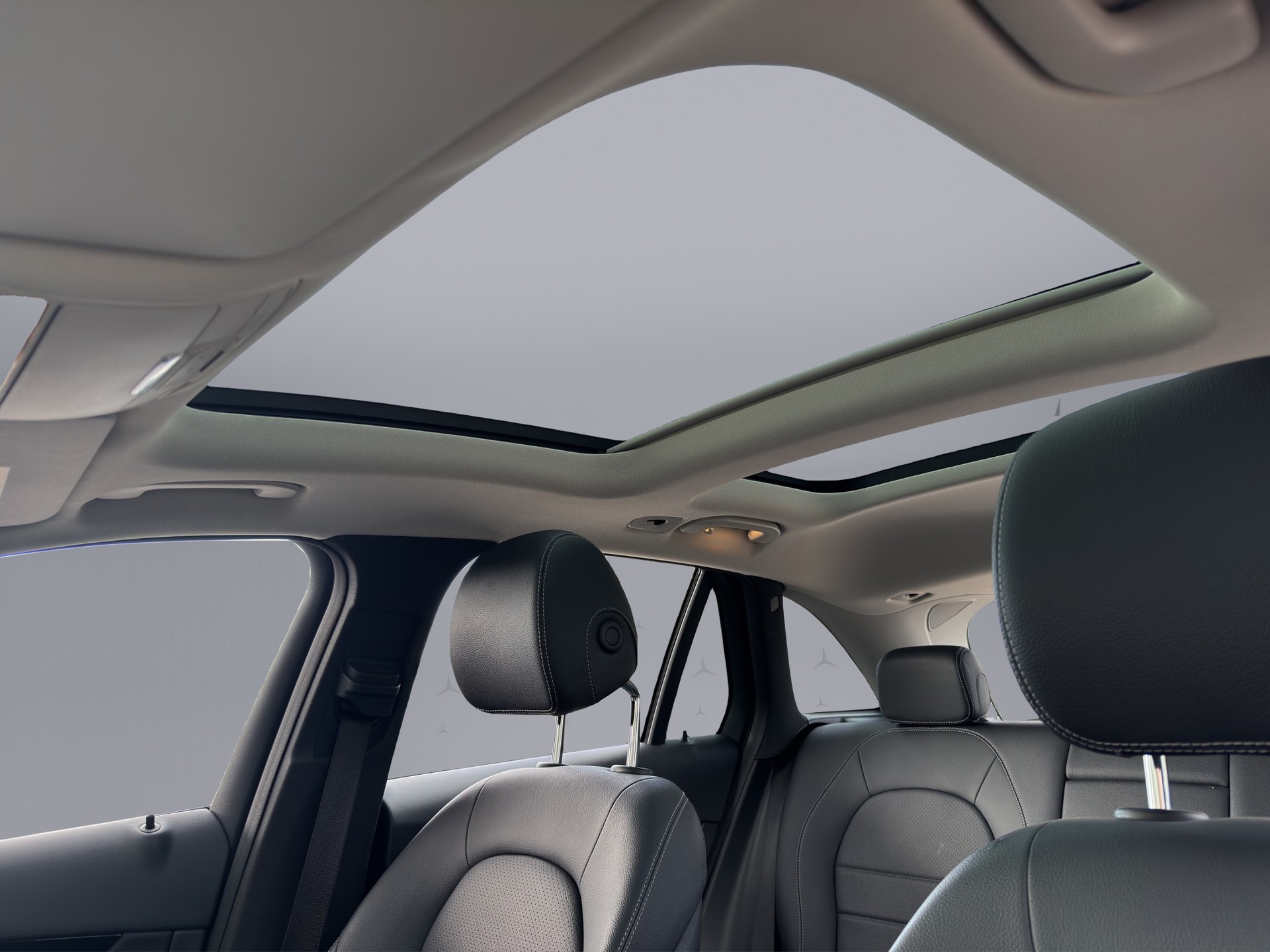 MERCEDES-BENZ GLC 250 AMG Line 4m-image-19