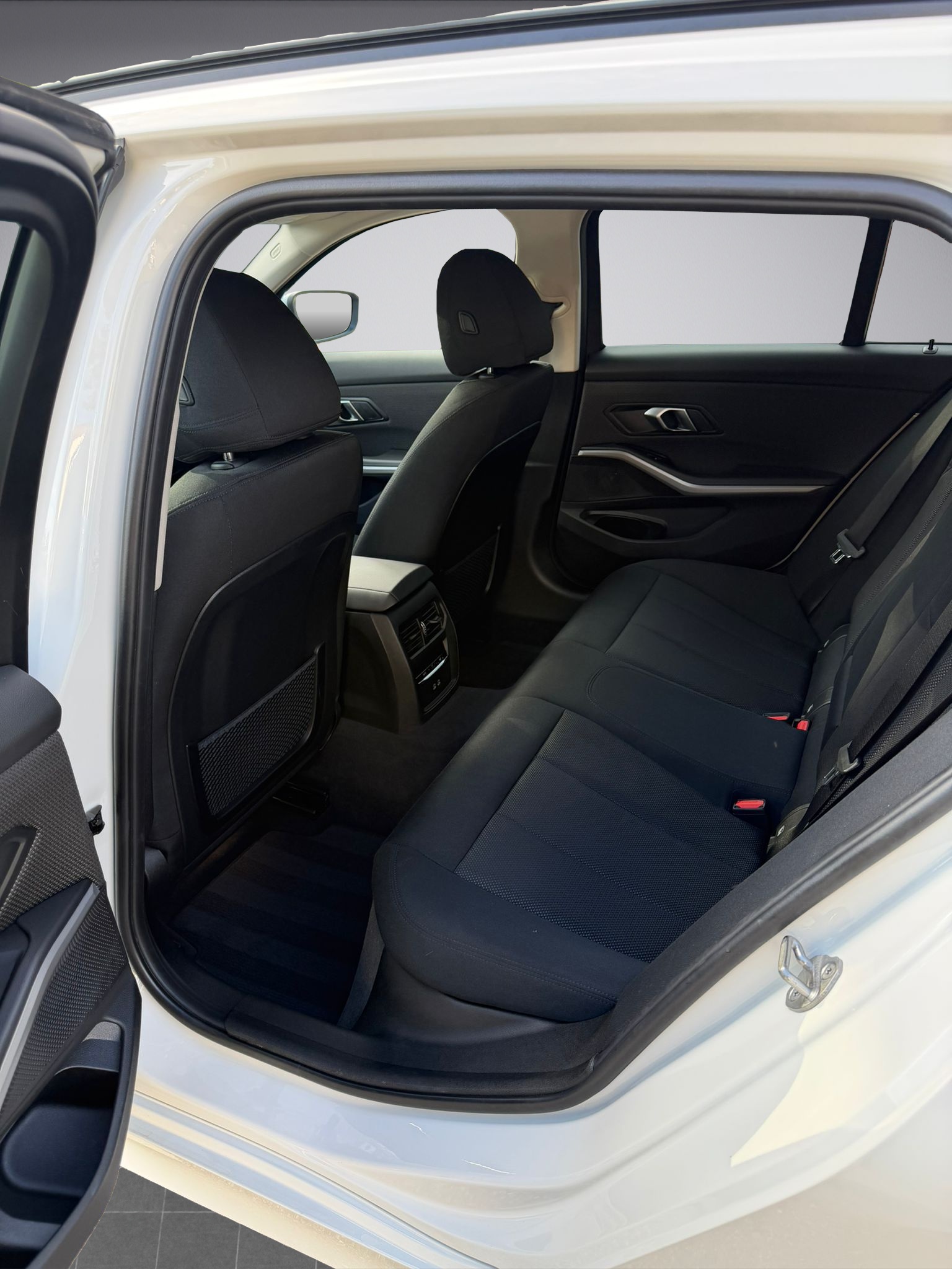 BMW 320d xDrive 48V Touring Steptronic * Diesel *-image-10
