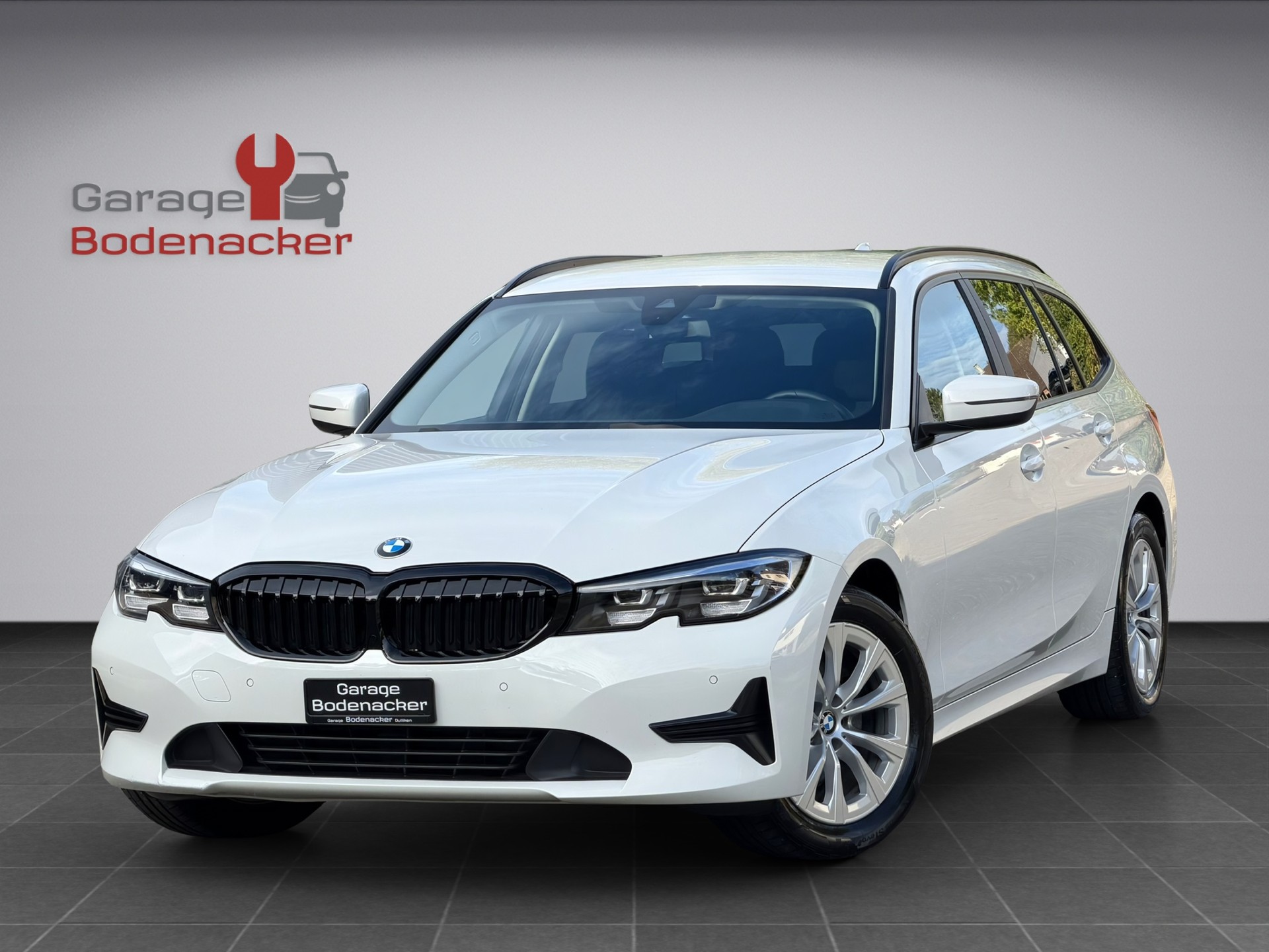 BMW 320d xDrive 48V Touring Steptronic * Diesel *-image-0
